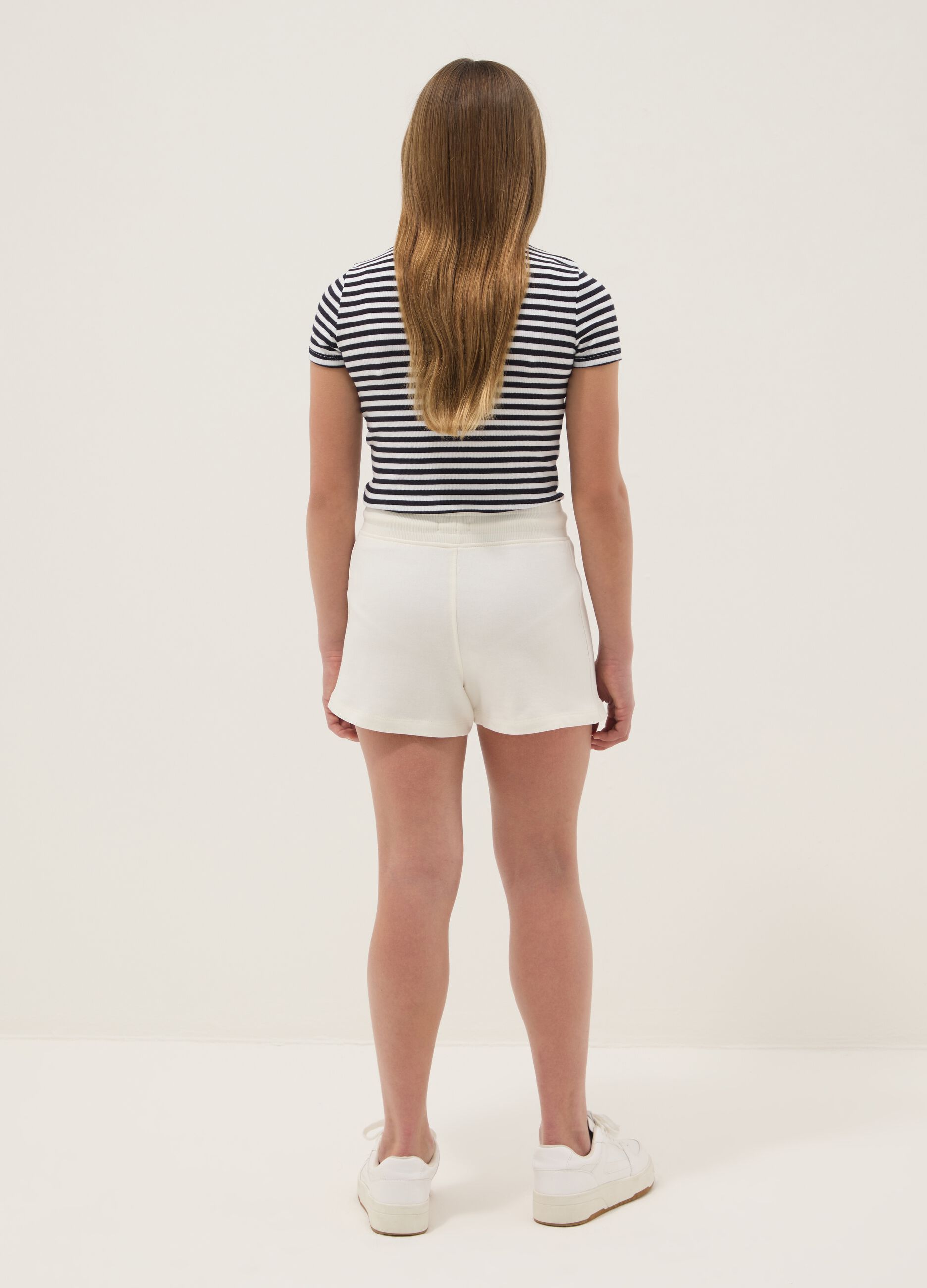 Girls' white shorts in 100% organic cotton with elasticated waistband