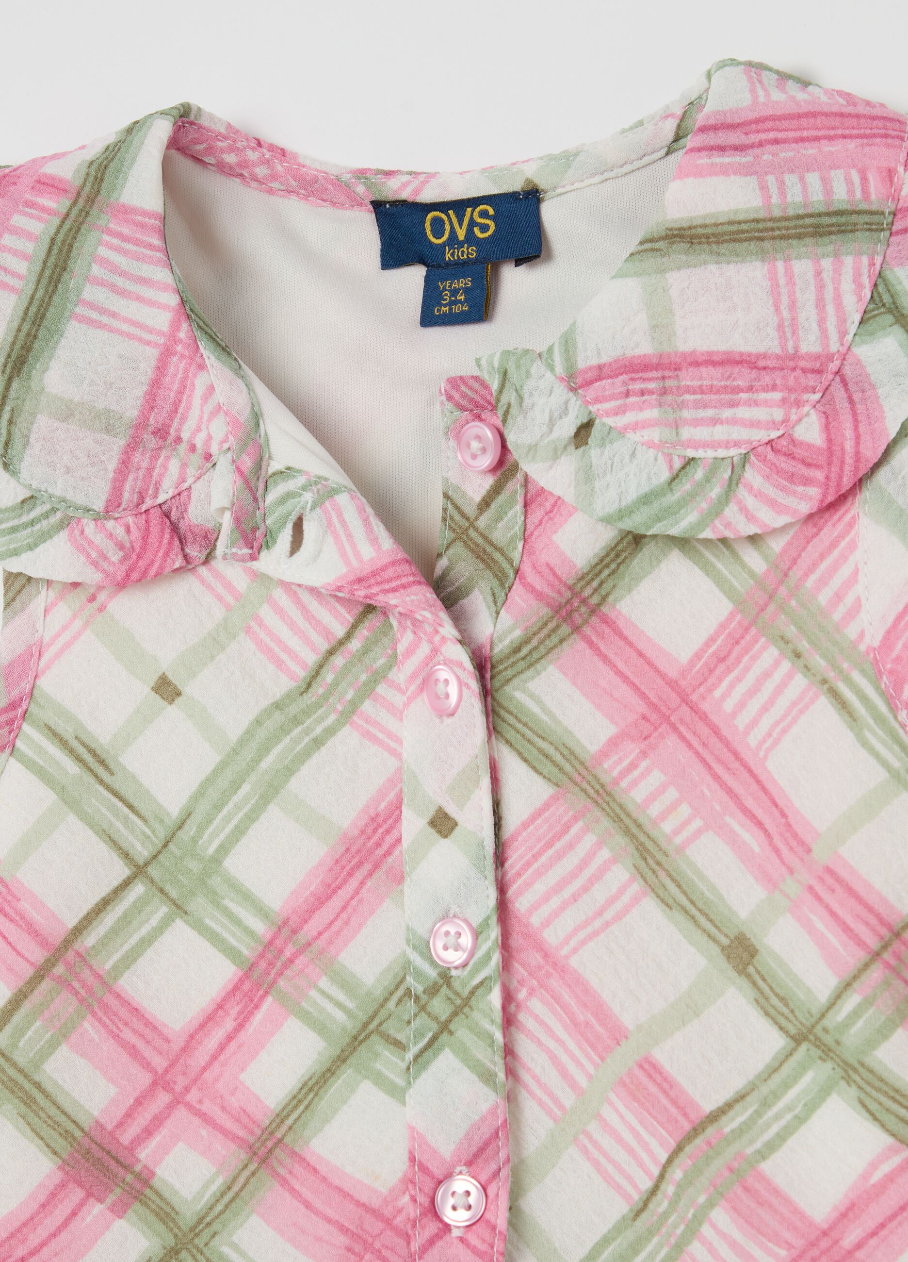 Sleeveless dress with check pattern