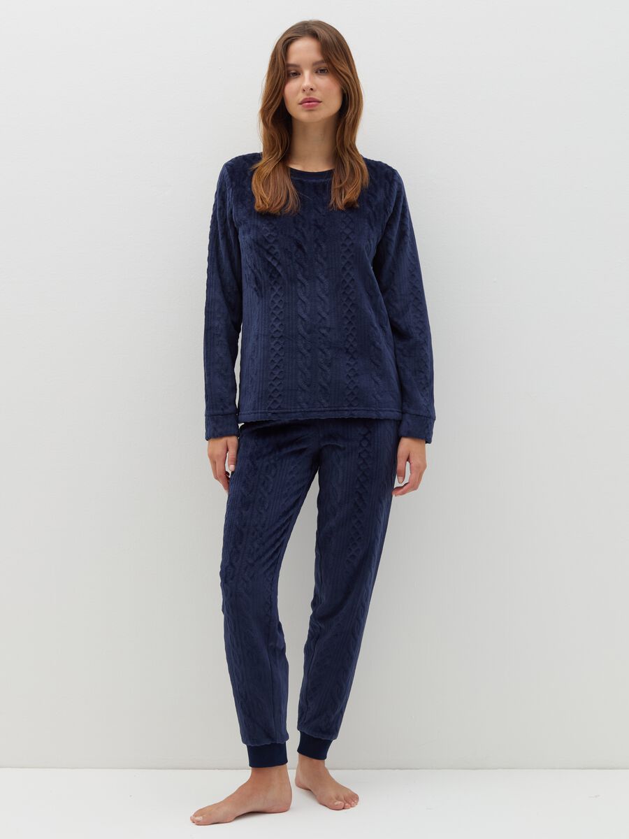 Long velour pyjamas with cable-knit motif_0