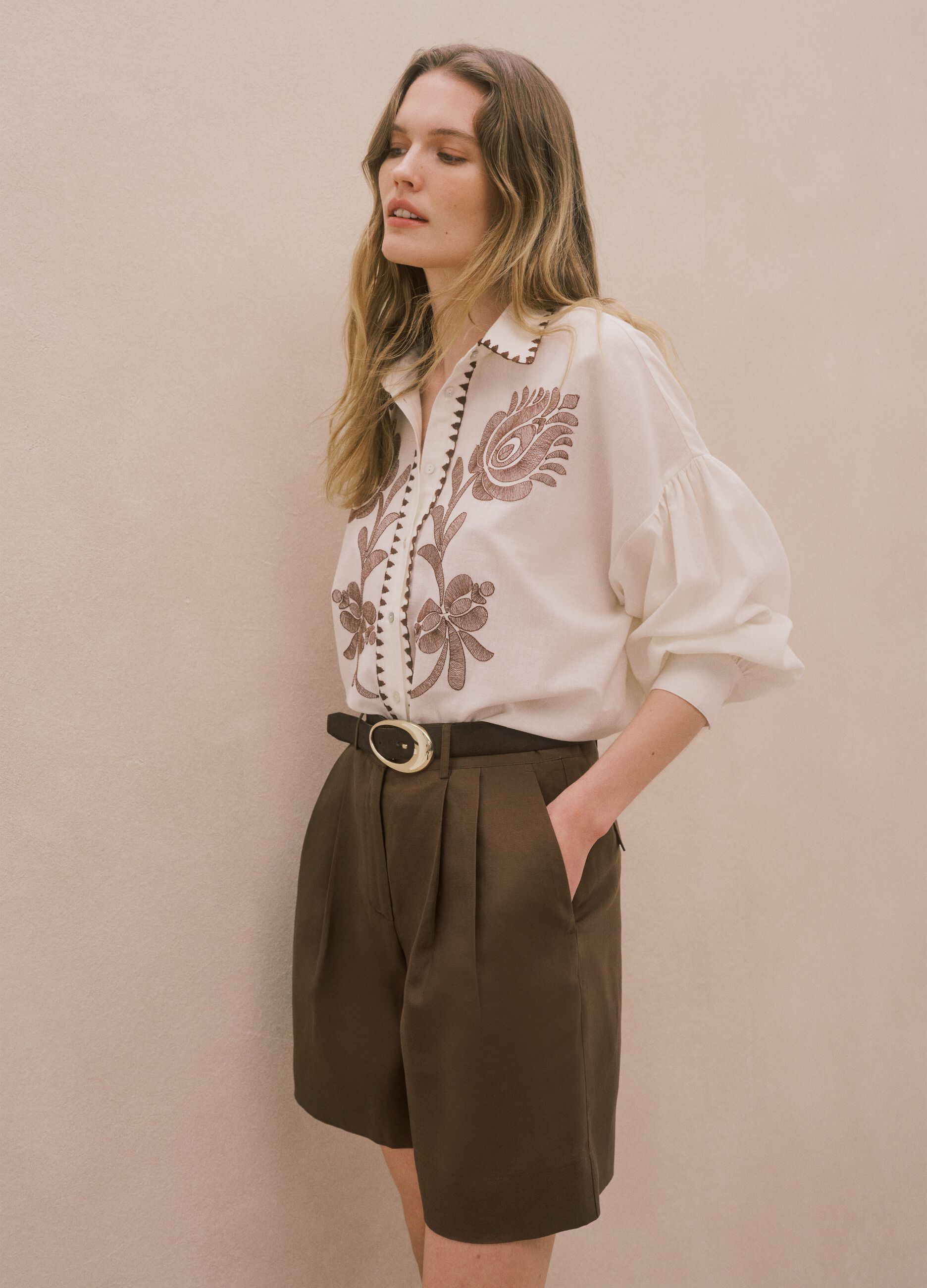 White cotton-linen blend shirt with floral embroidery