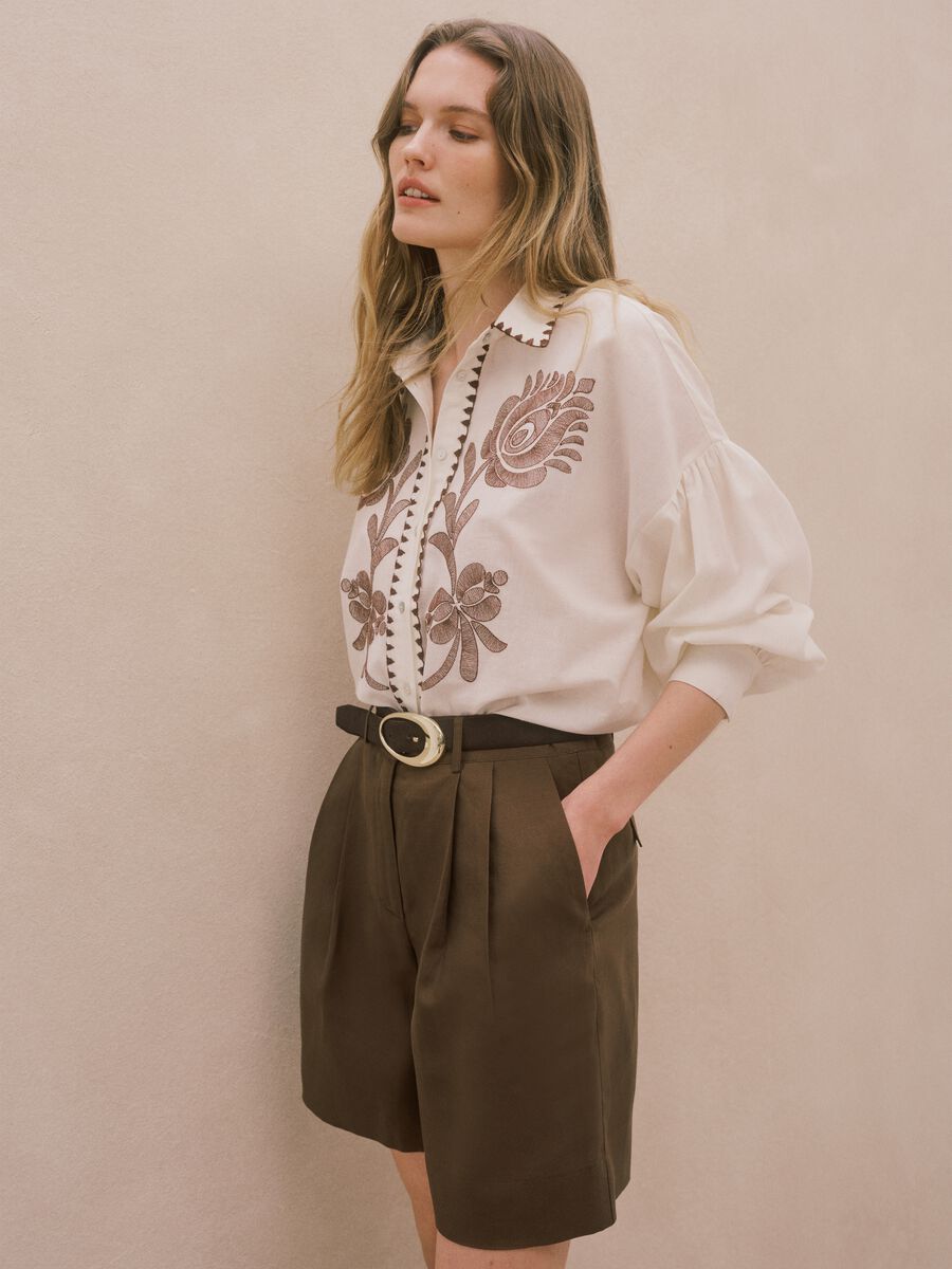 White cotton-linen blend shirt with floral embroidery_0