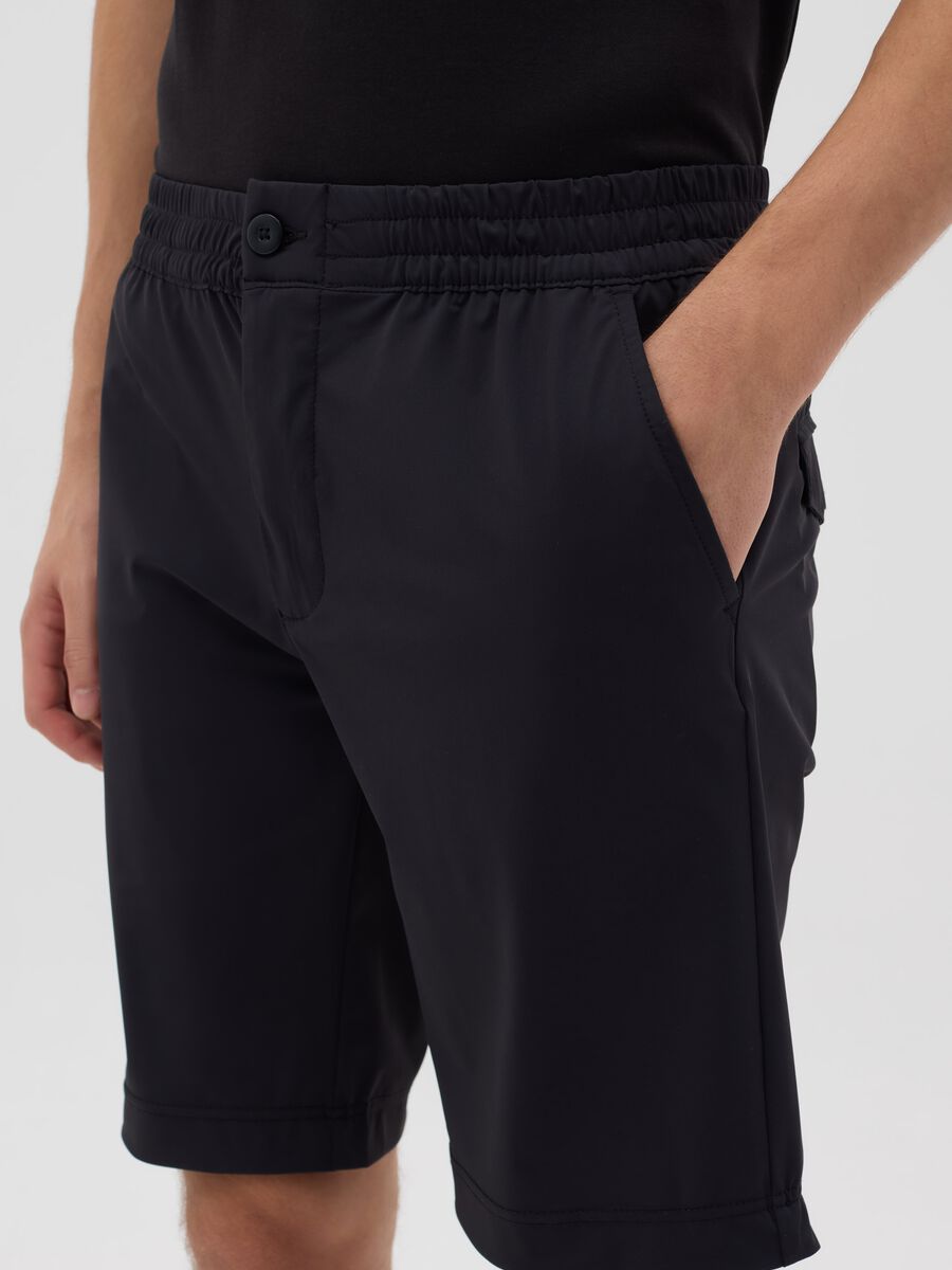 Black Regular Shorts with Elastic Waist_3