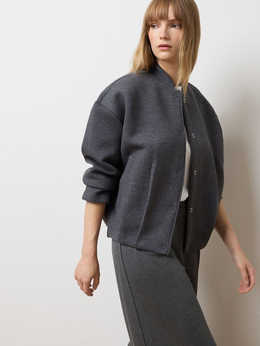 Felpa grigia con bottoni regular fit_1