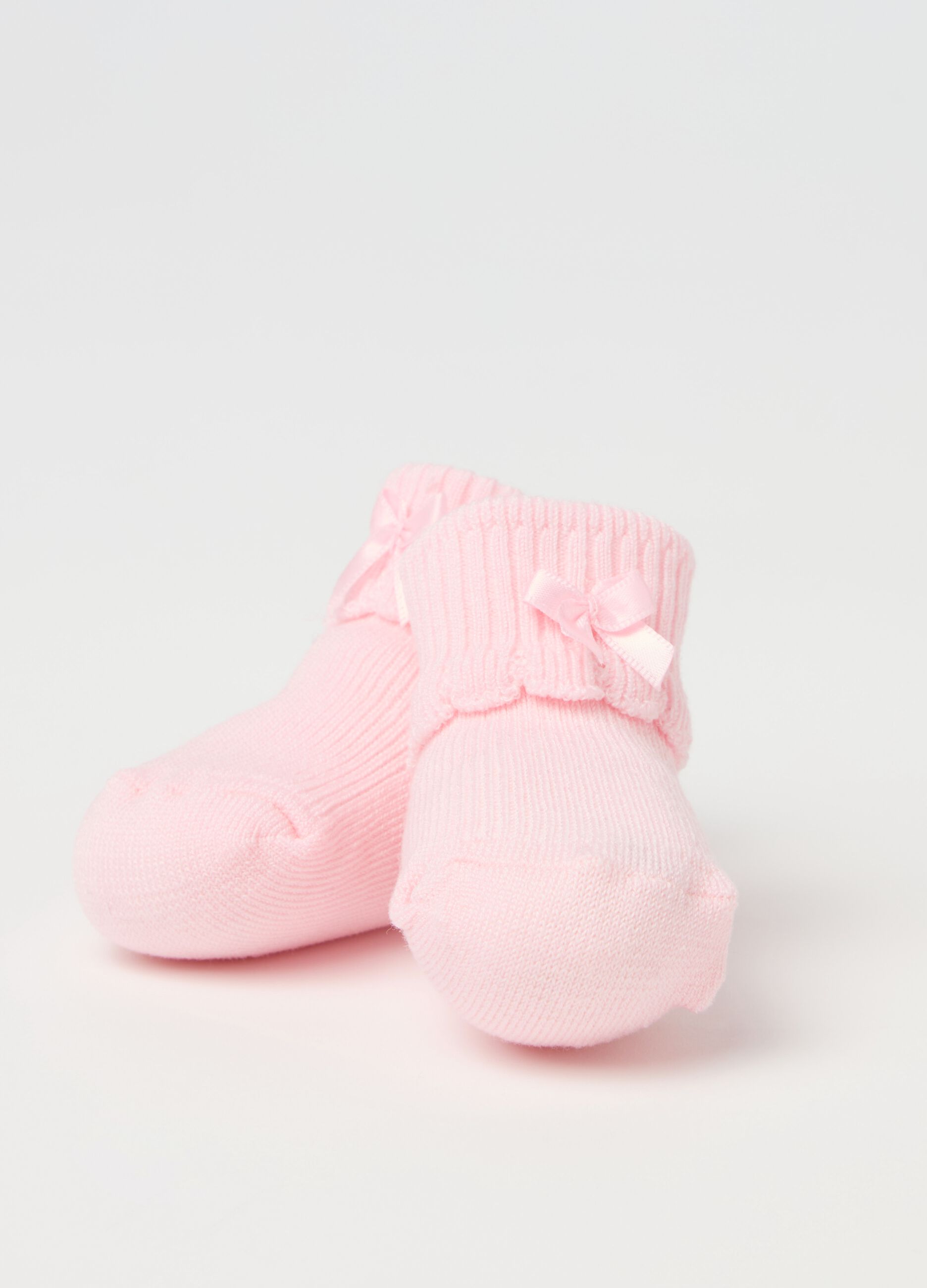 Knit shoes with bow