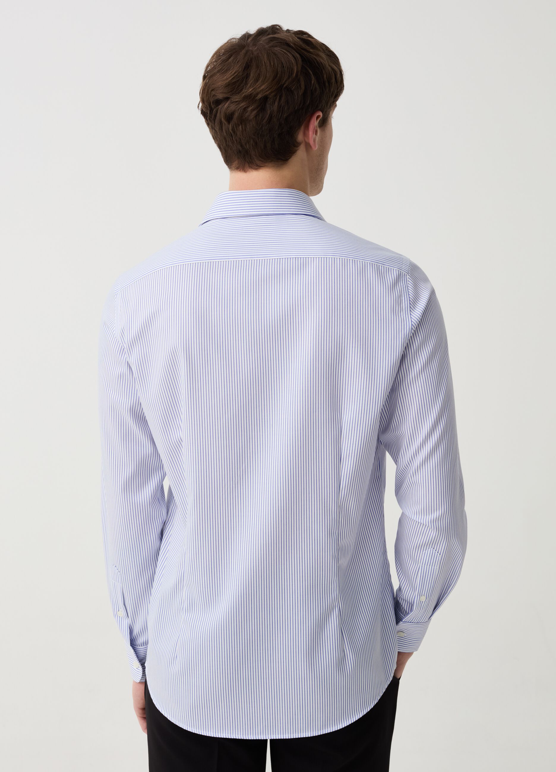 Camicia slim fit in cotone no stiro a righe sottili