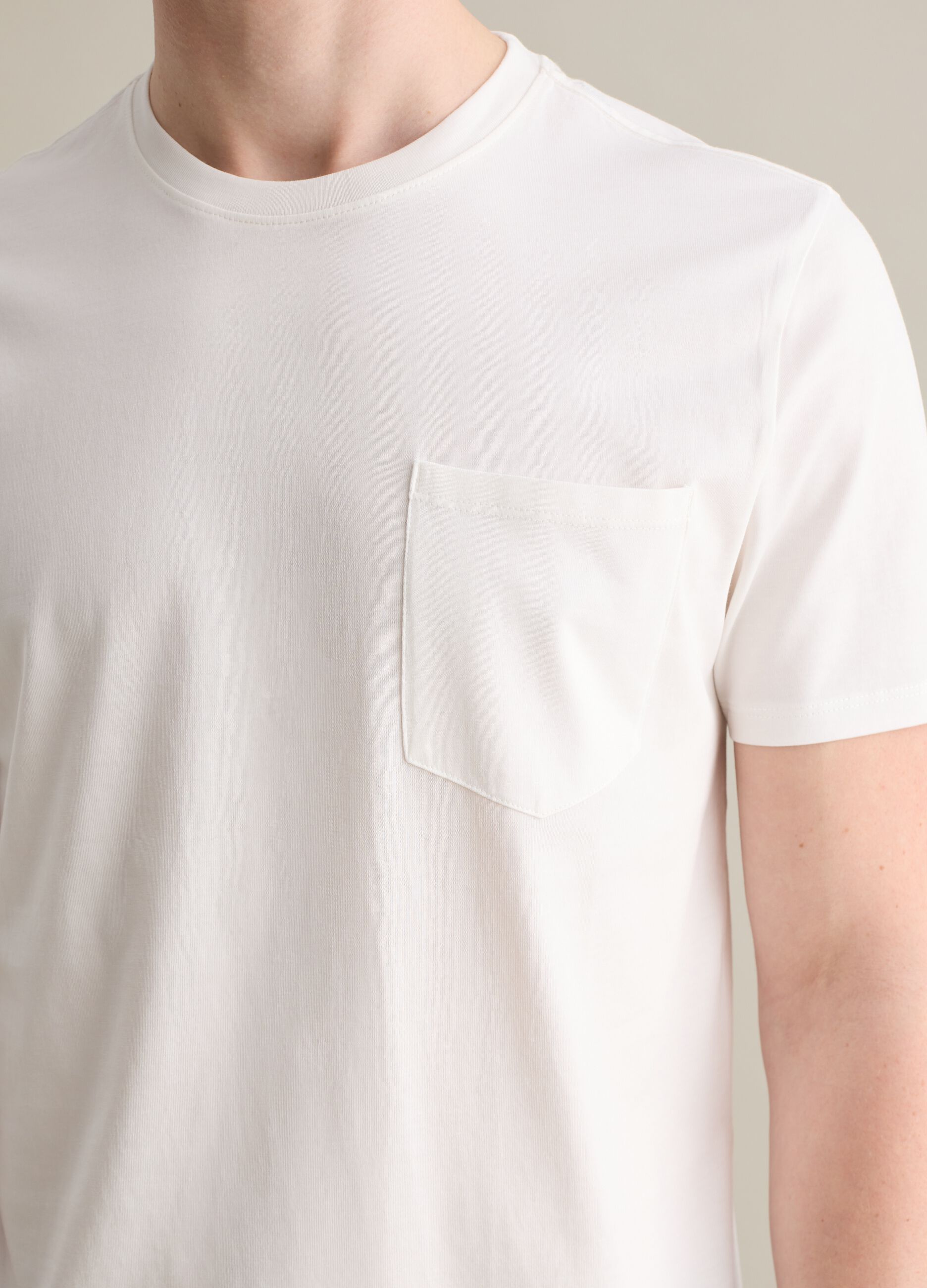 T-shirt da uomo in puro cotone Supima bianco regular fit con tasca sul petto