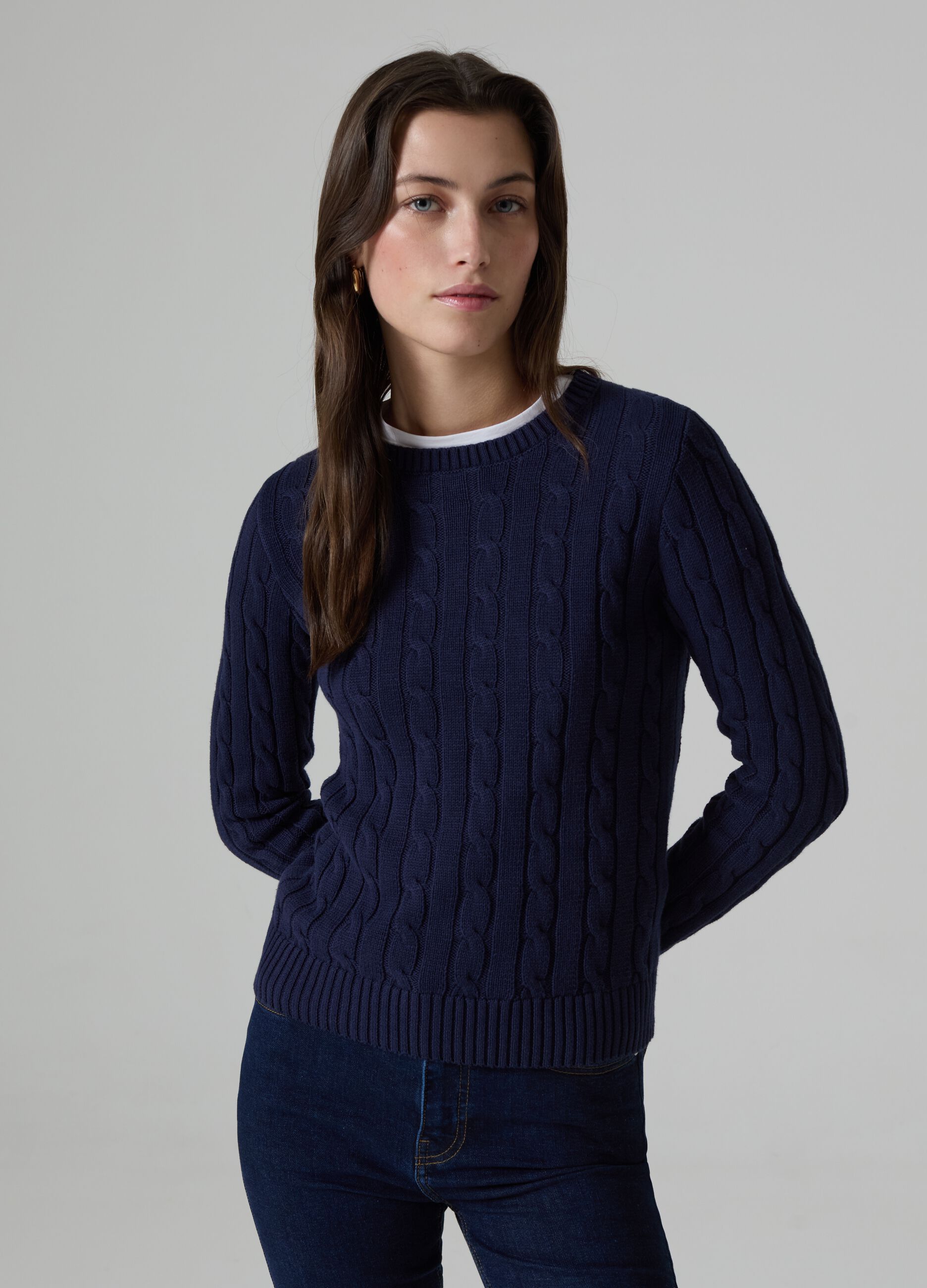 Ribbed pullover with cable-knit design