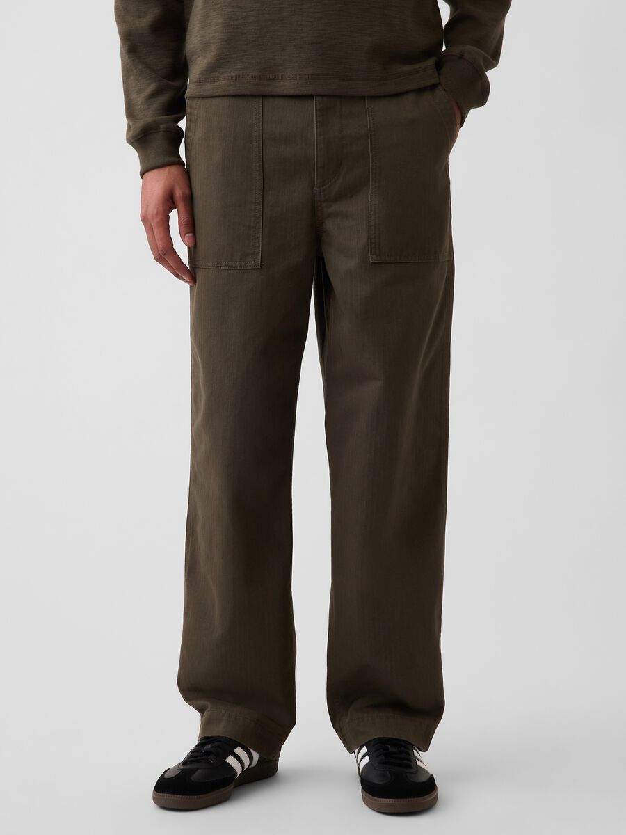 Pantaloni giallo ocra in puro cotone con tasche applicate_1