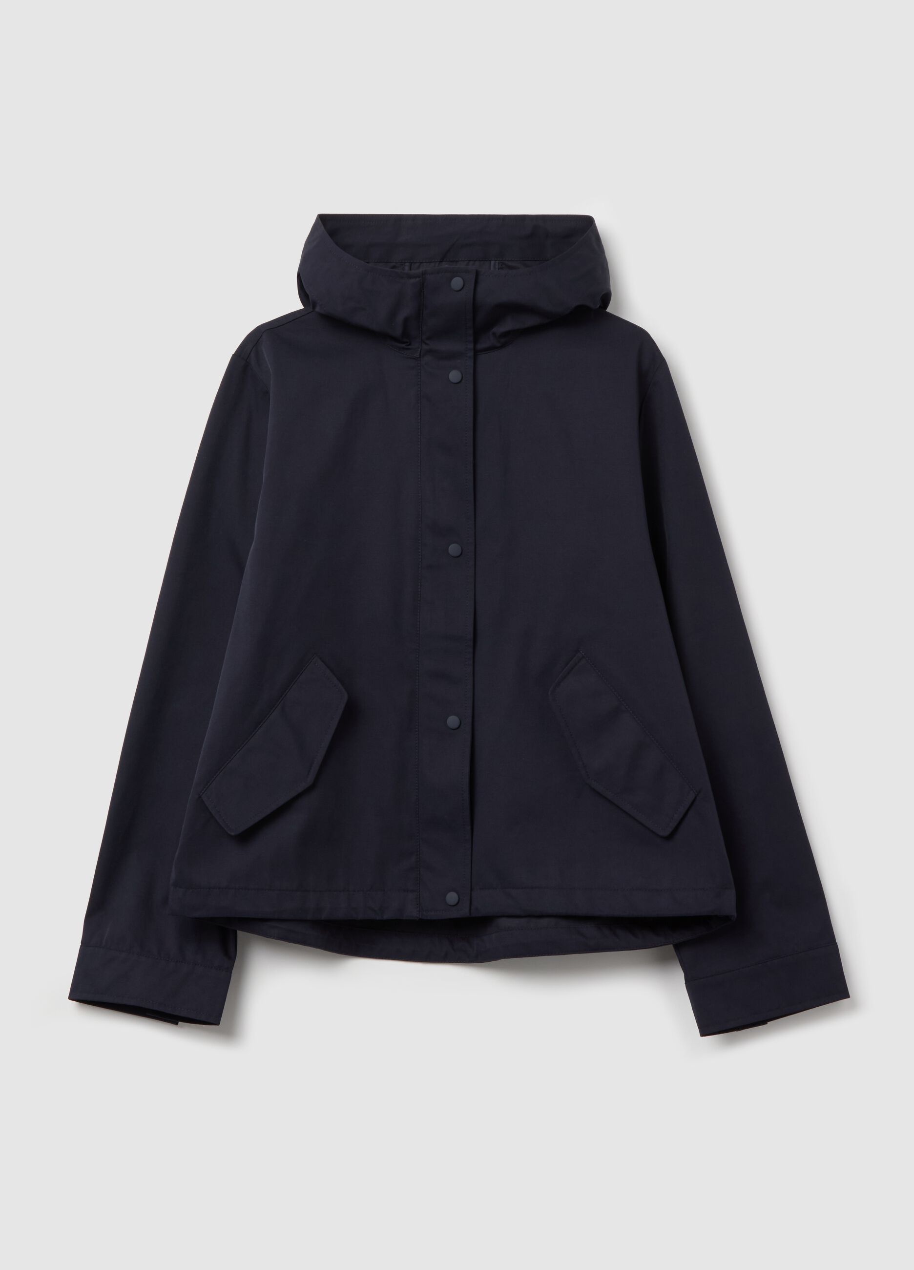 Short jacket with hood