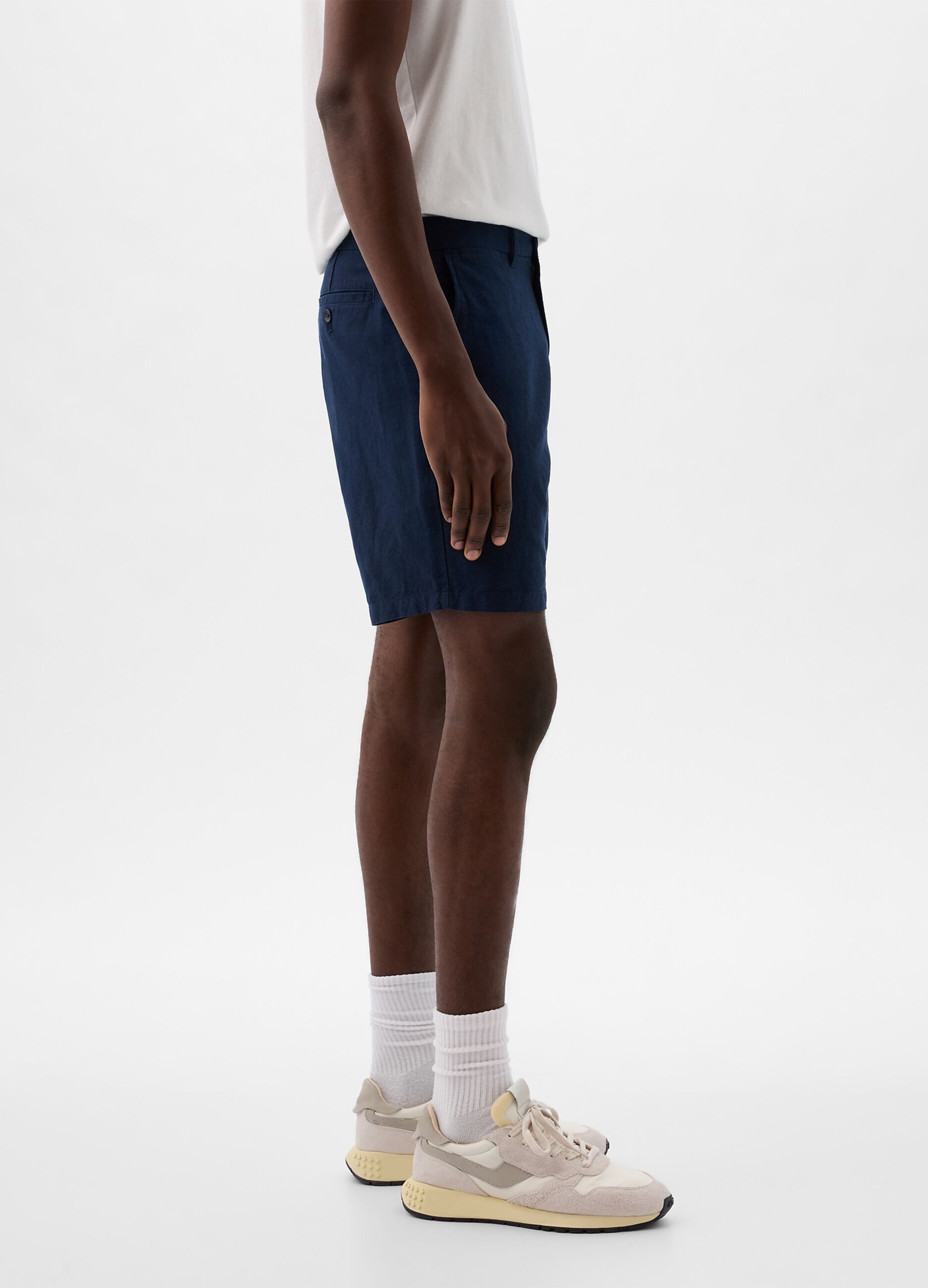 Relaxed-fit Bermuda shorts in cotton and linen
