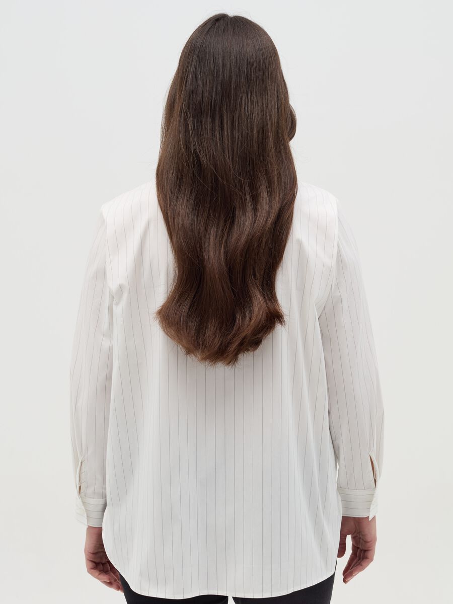 Curvy pinstripe shirt_3