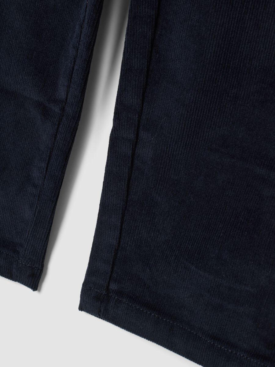 Pantaloni blu in cotone elasticizzato a costine_3