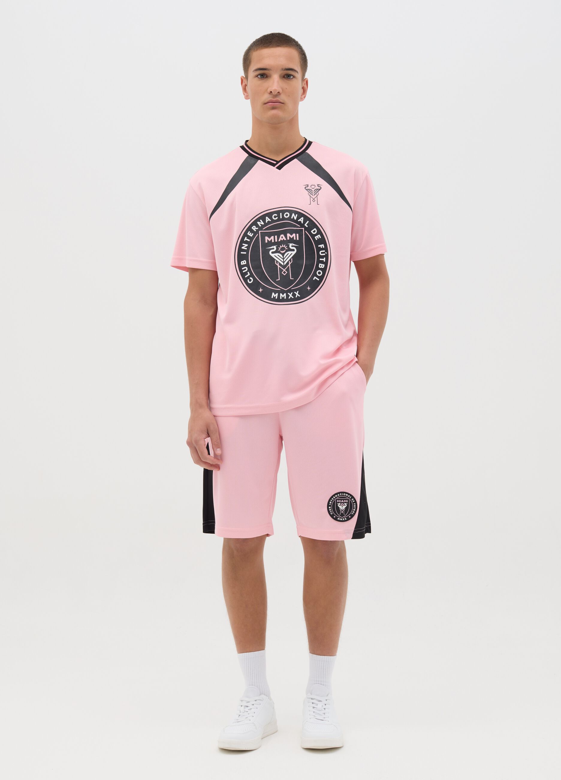 Pink Bermuda joggers with black details