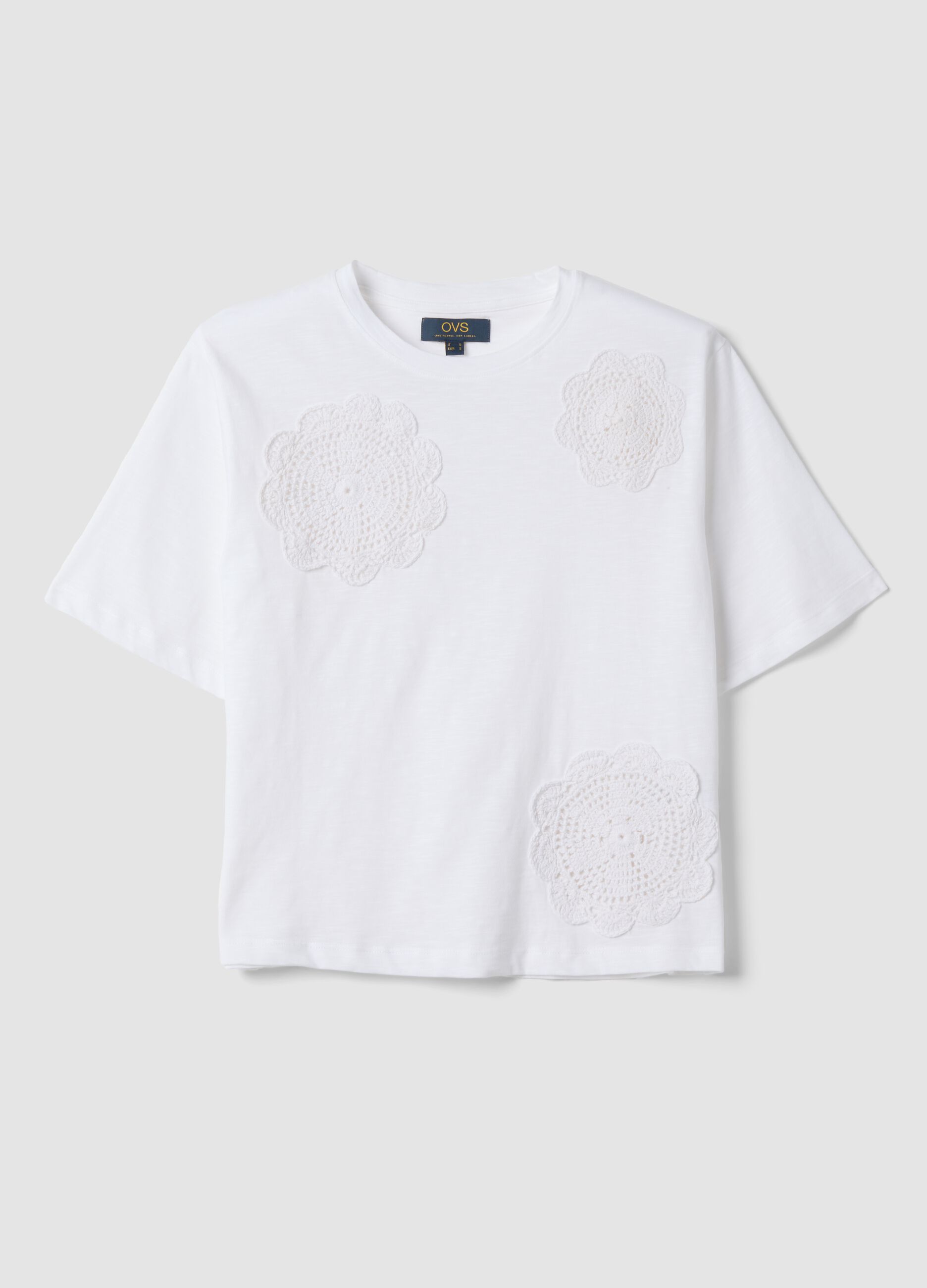 White pure cotton T-shirt with crochet appliqu&eacute;