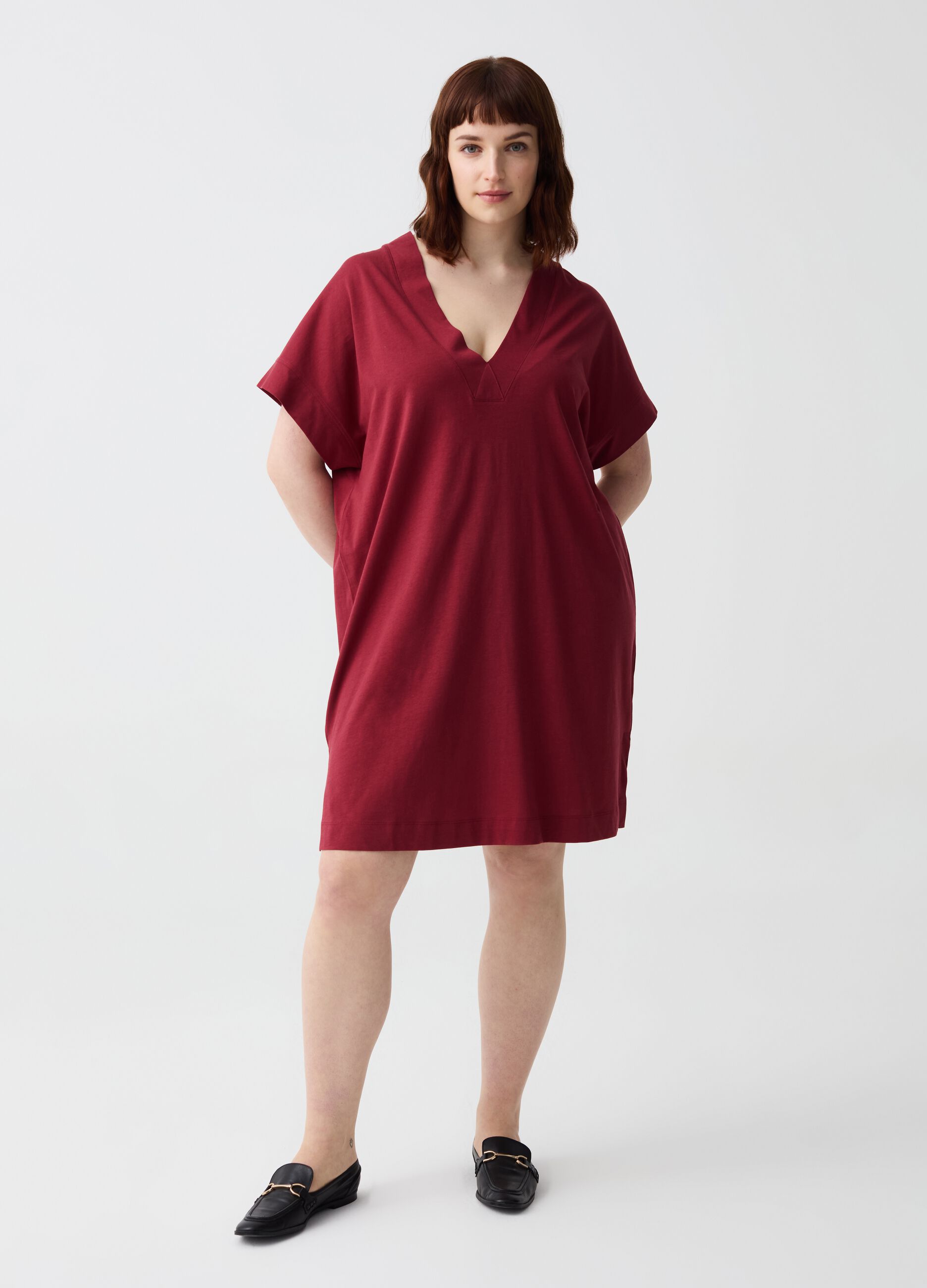 Essential Curvy short dress in jersey with V neck