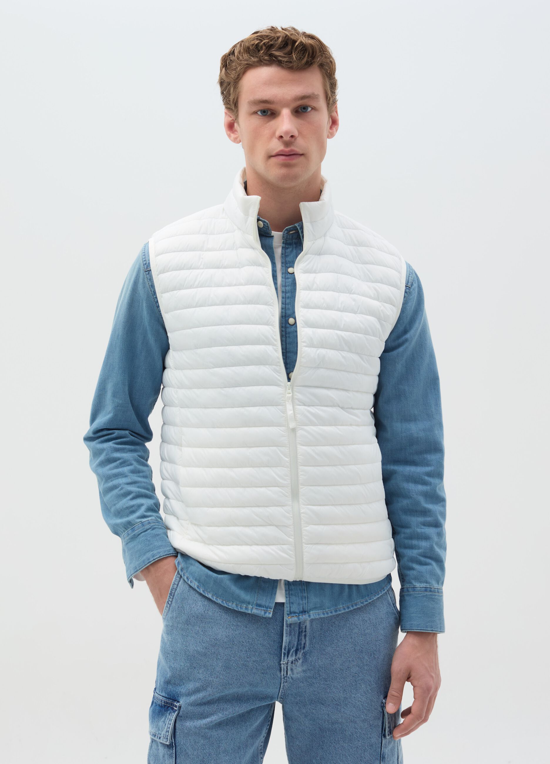 Full-zip ultralight gilet with high neck
