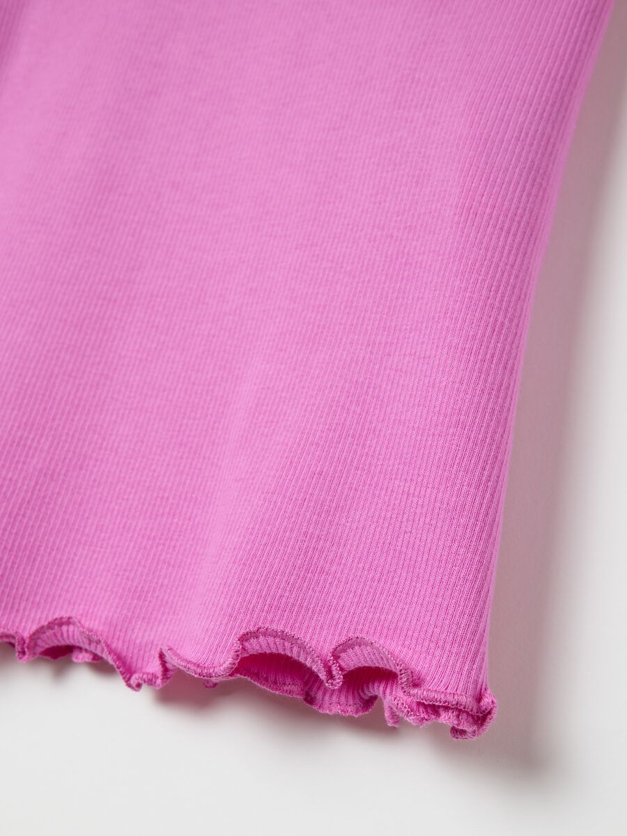 Fuchsia ribbed T-shirt with wavy edging_3