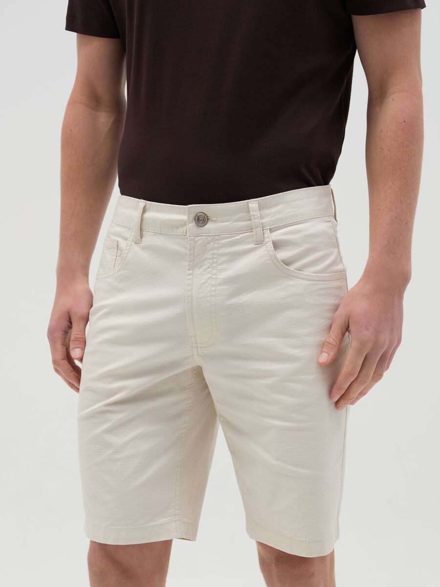 Bermuda shorts with five pockets and ripstop weave_1