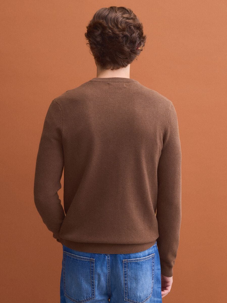 Maglia marrone in puro cotone girocollo regular fit_2