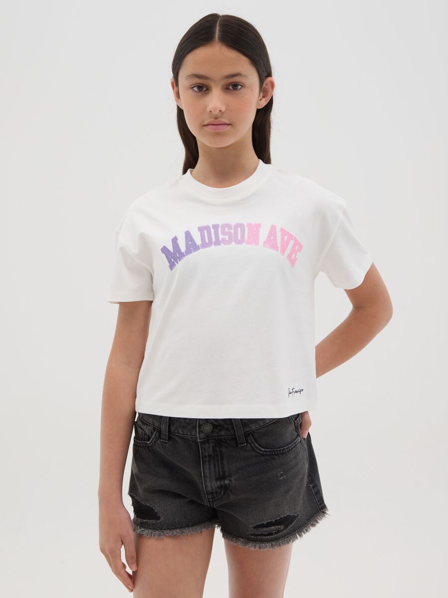 T-shirt da ragazza in puro cotone bianca regular fit con stampa_0