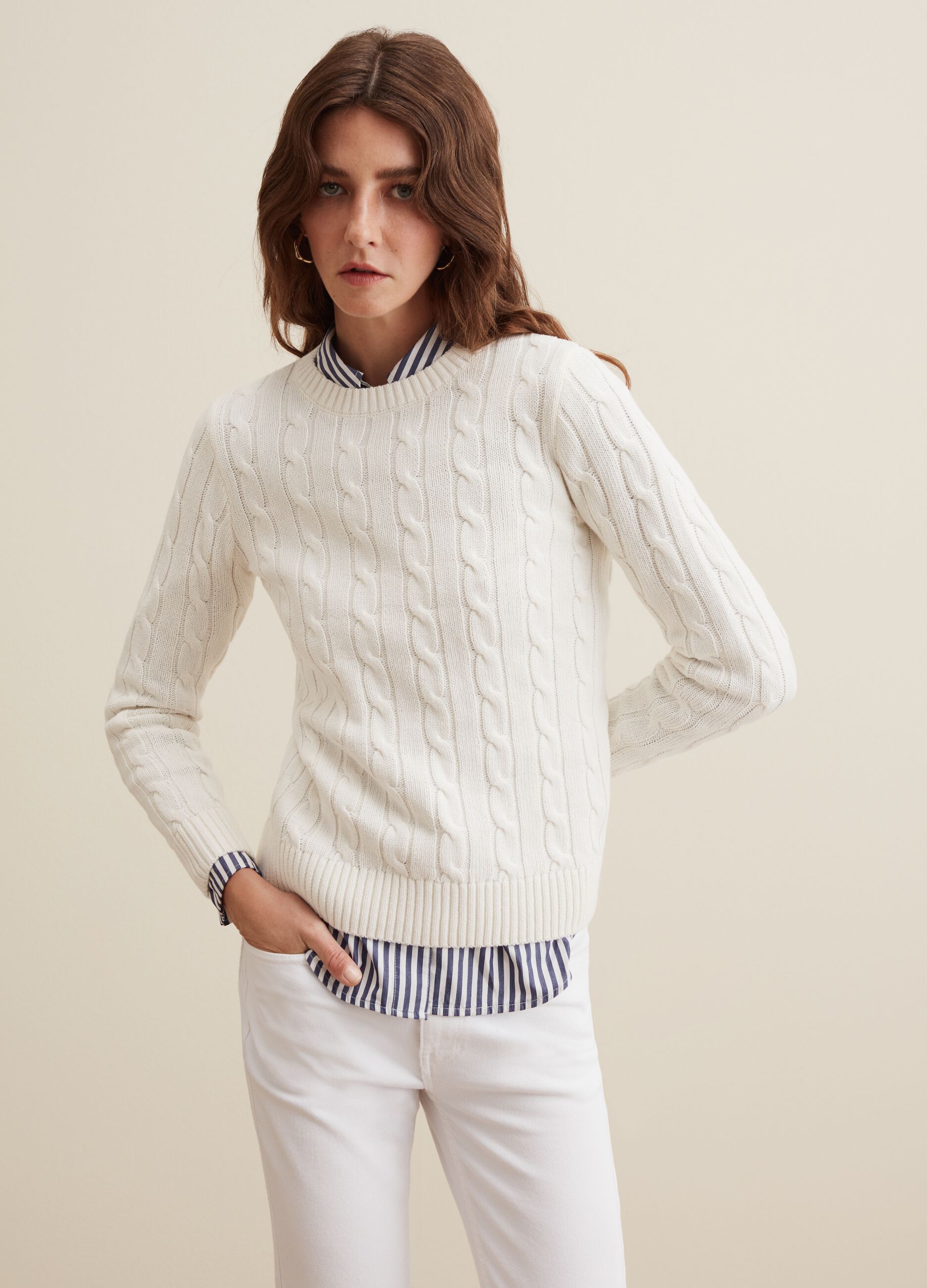 Pullover girocollo con lavorazione a trecce