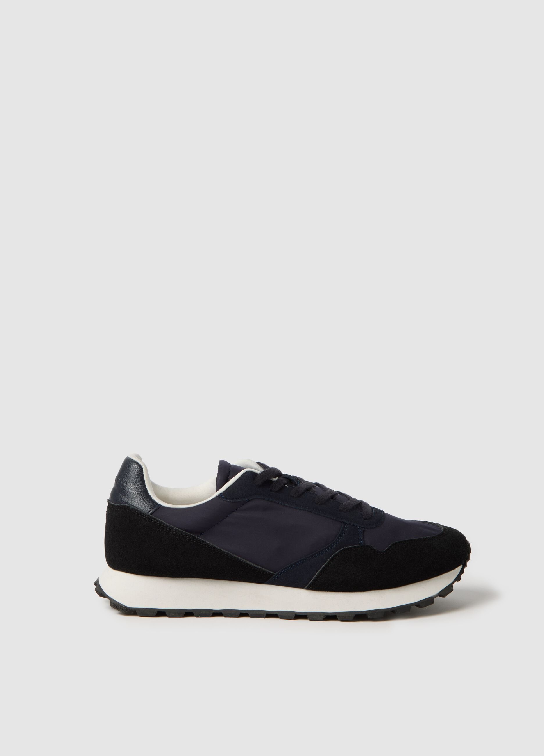Combination sneakers with laces