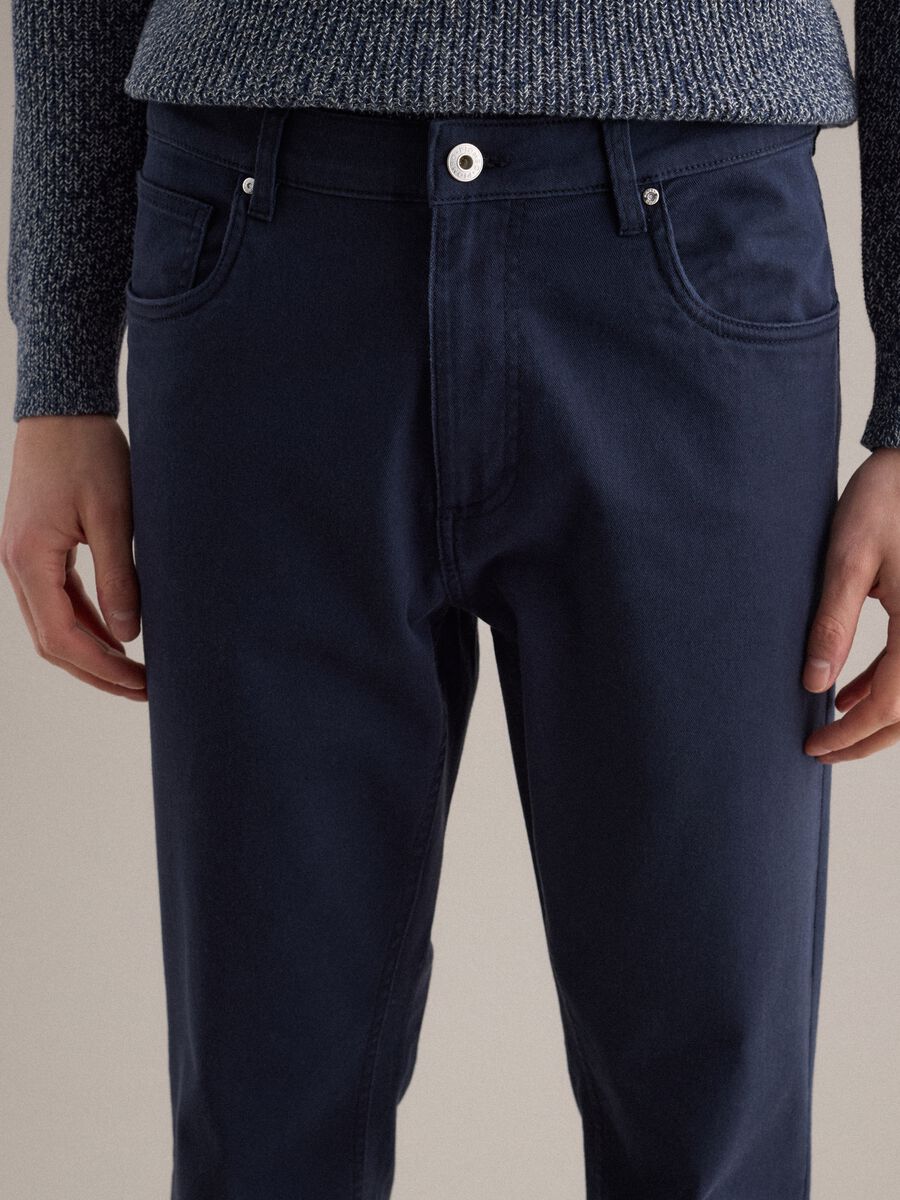 Pantaloni in twill elasticizzato blu regular fit_3