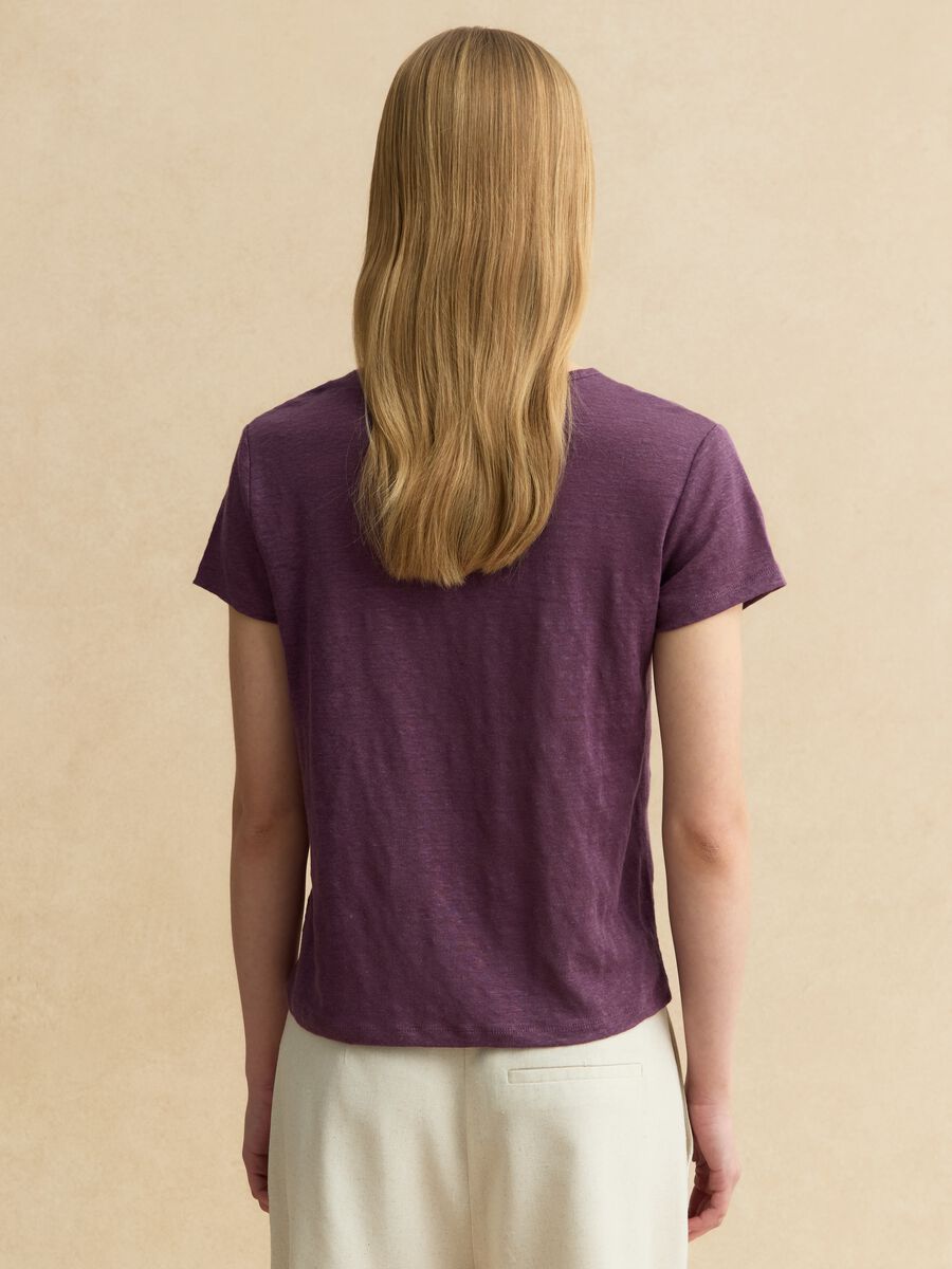 T-shirt a maniche corte viola in puro lino regular fit_3