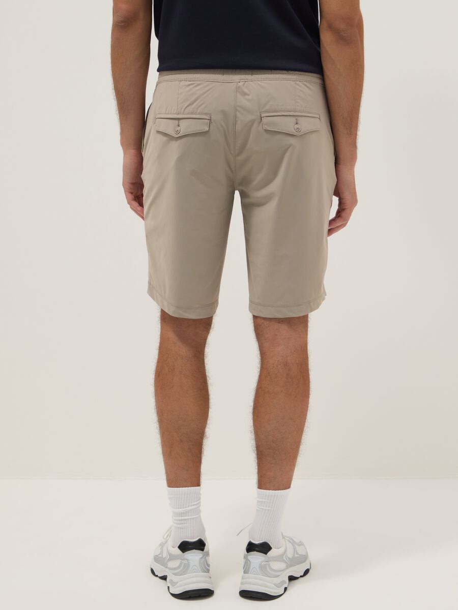 Bermuda jogger beige in tessuto elasticizzato regular fit_2