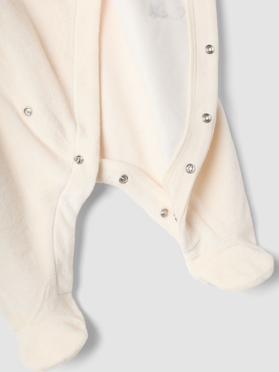 Tutina intera beige in misto cotone organico con ricamo Mickey per neonato_3