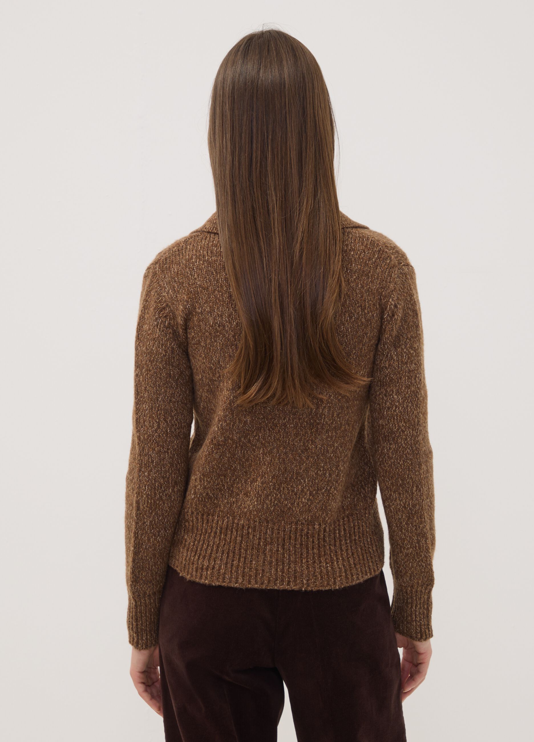 Cardigan marrone in misto lana con colletto polo