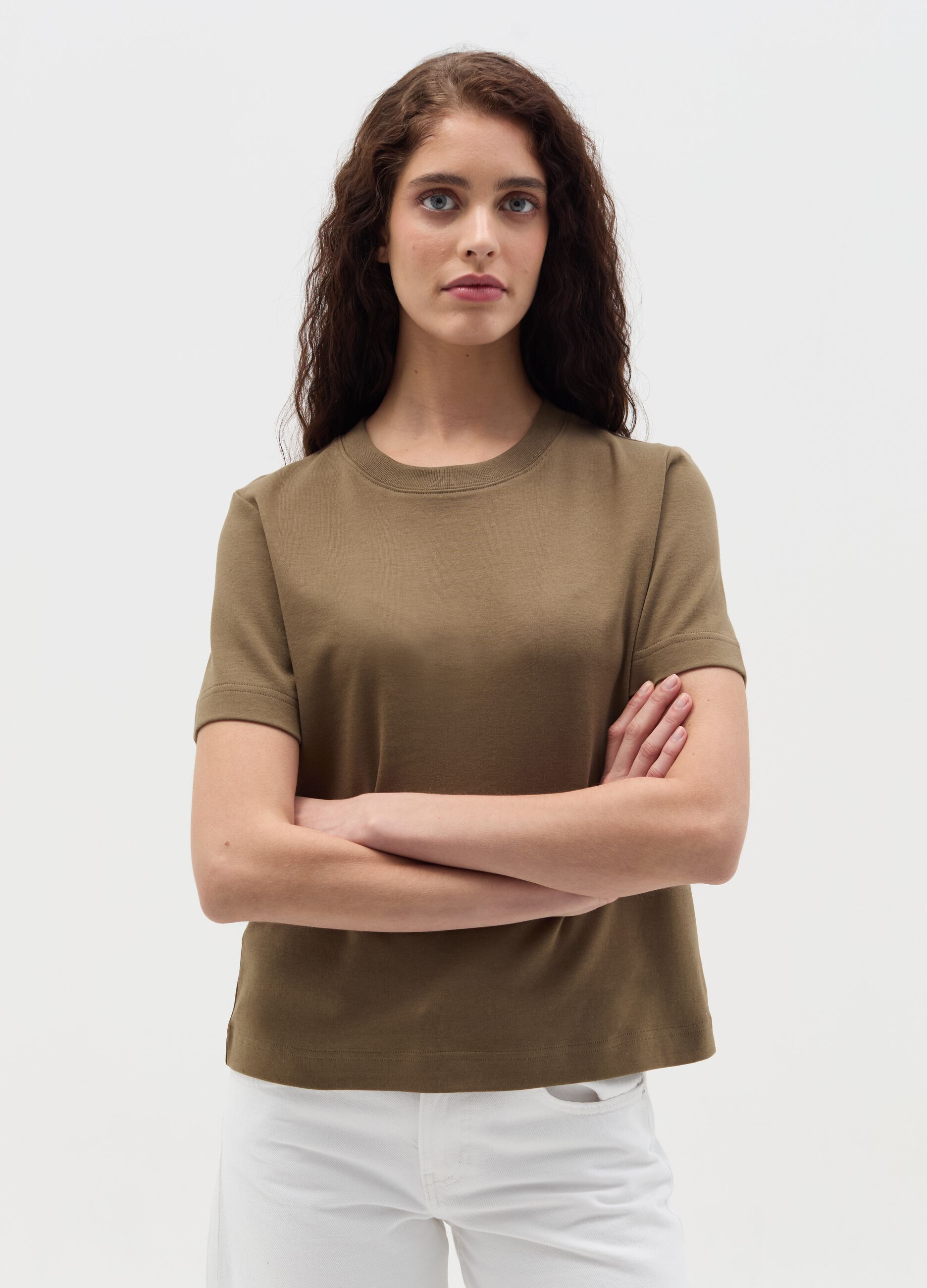Solid colour T-shirt with round neck