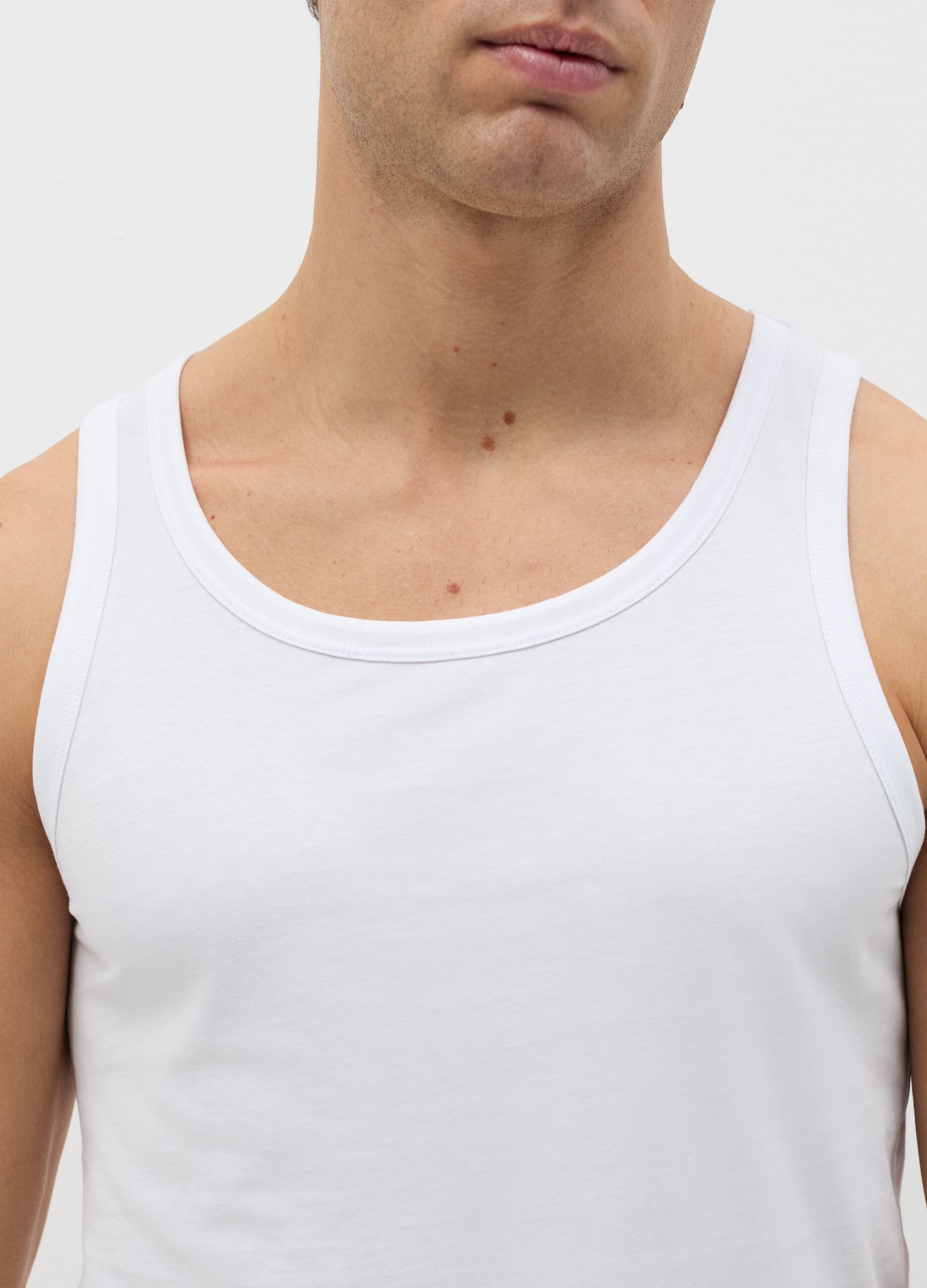 Organic cotton racerback vest with round neck