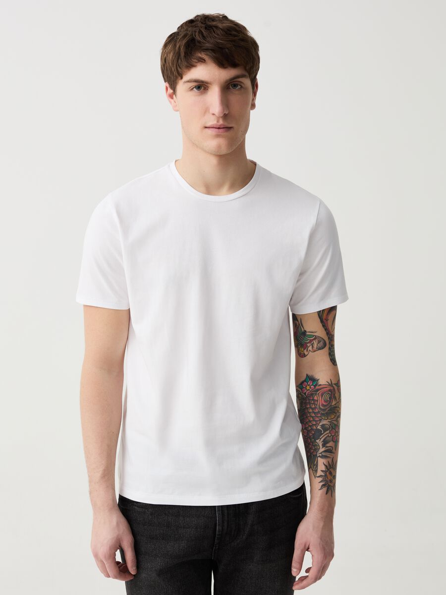 Slim-fit T-shirt in stretch organic cotton_0