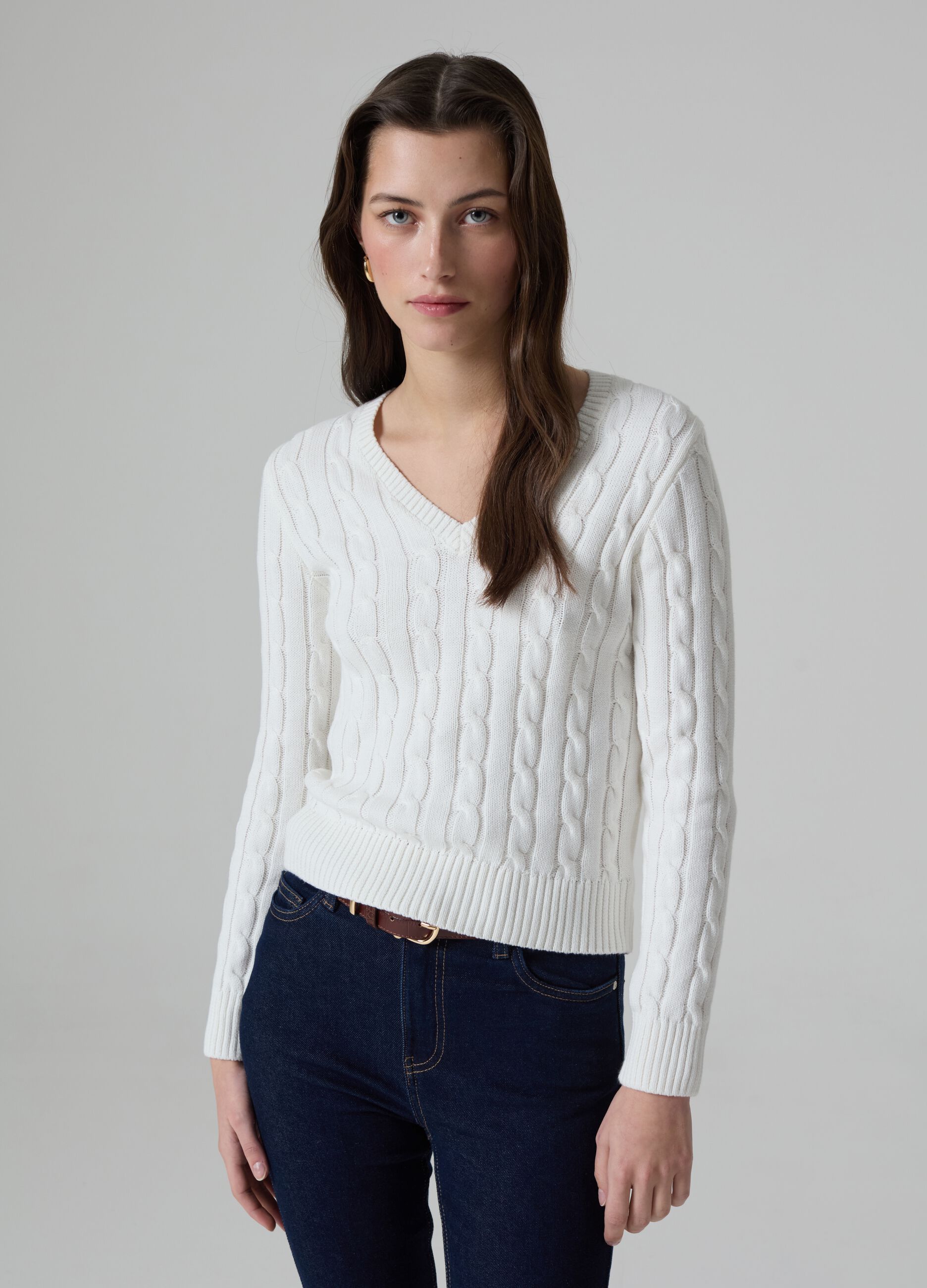 Pullover with cable design and V neck