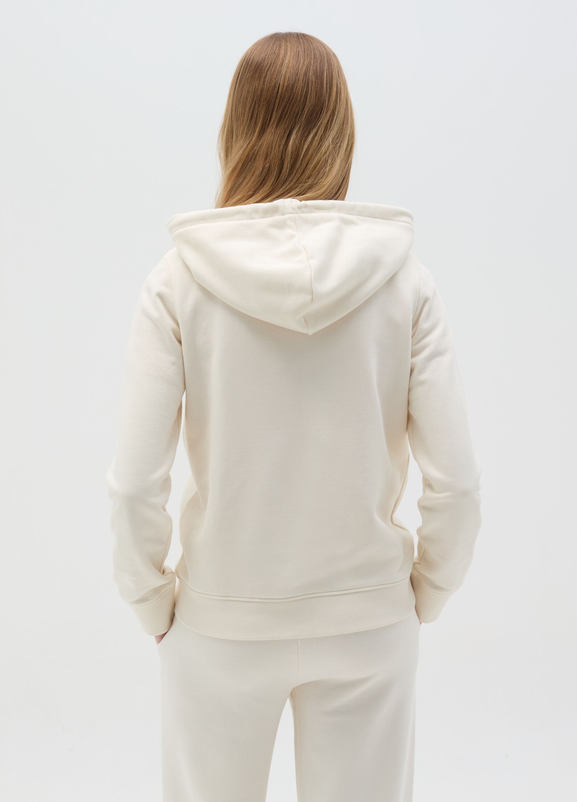 Essential full-zip sweatshirt with hood