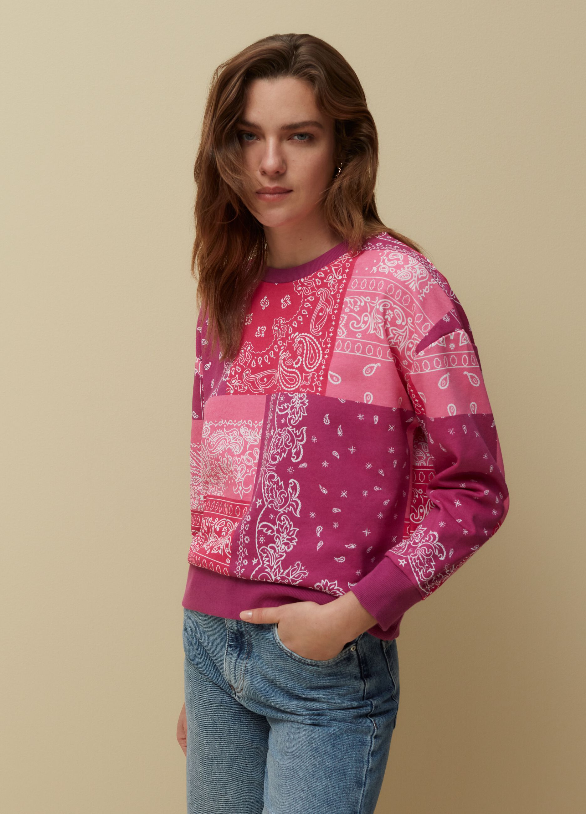 Sweatshirt with all-over paisley print