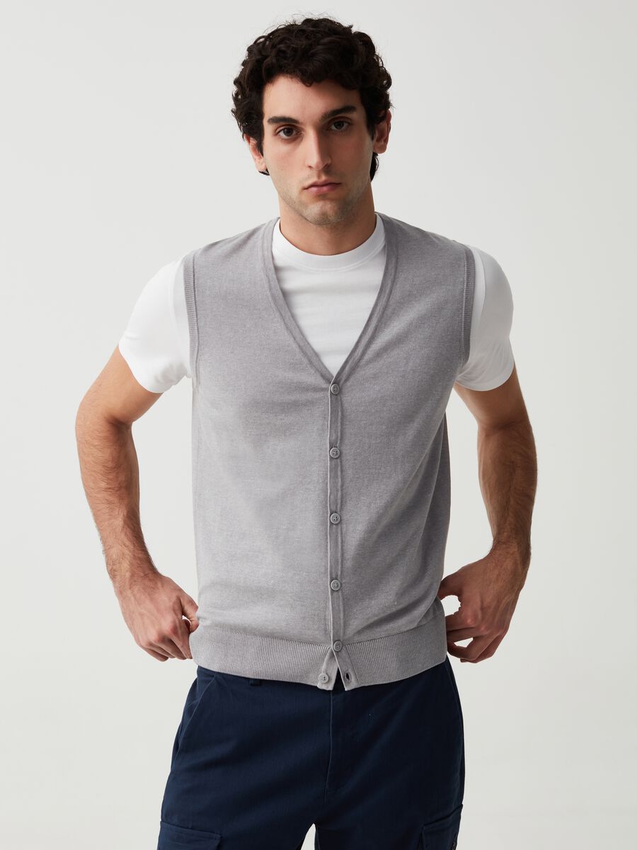 Gilet with V neck and buttons_0