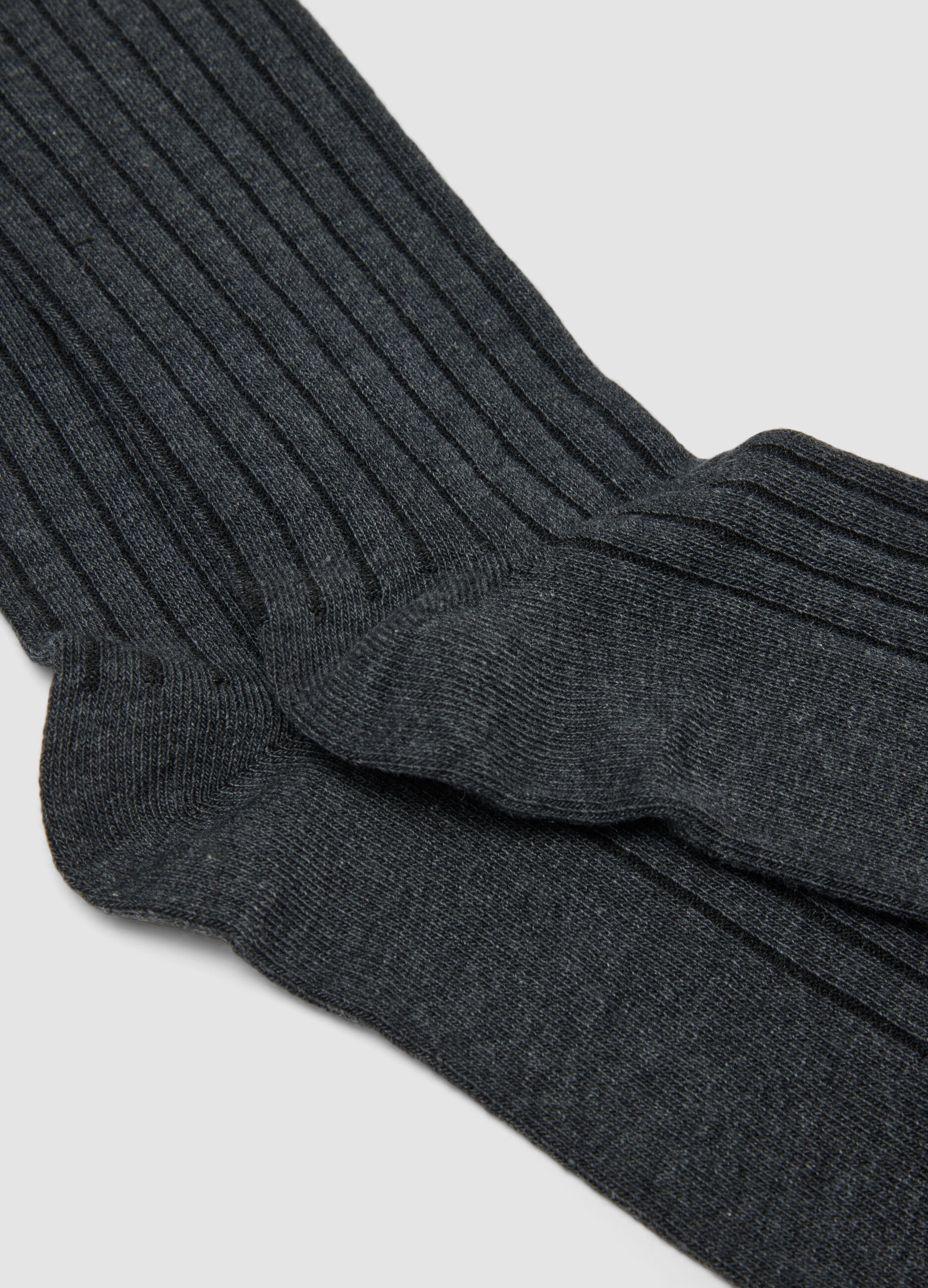 Long ribbed grey socks in pure organic cotton