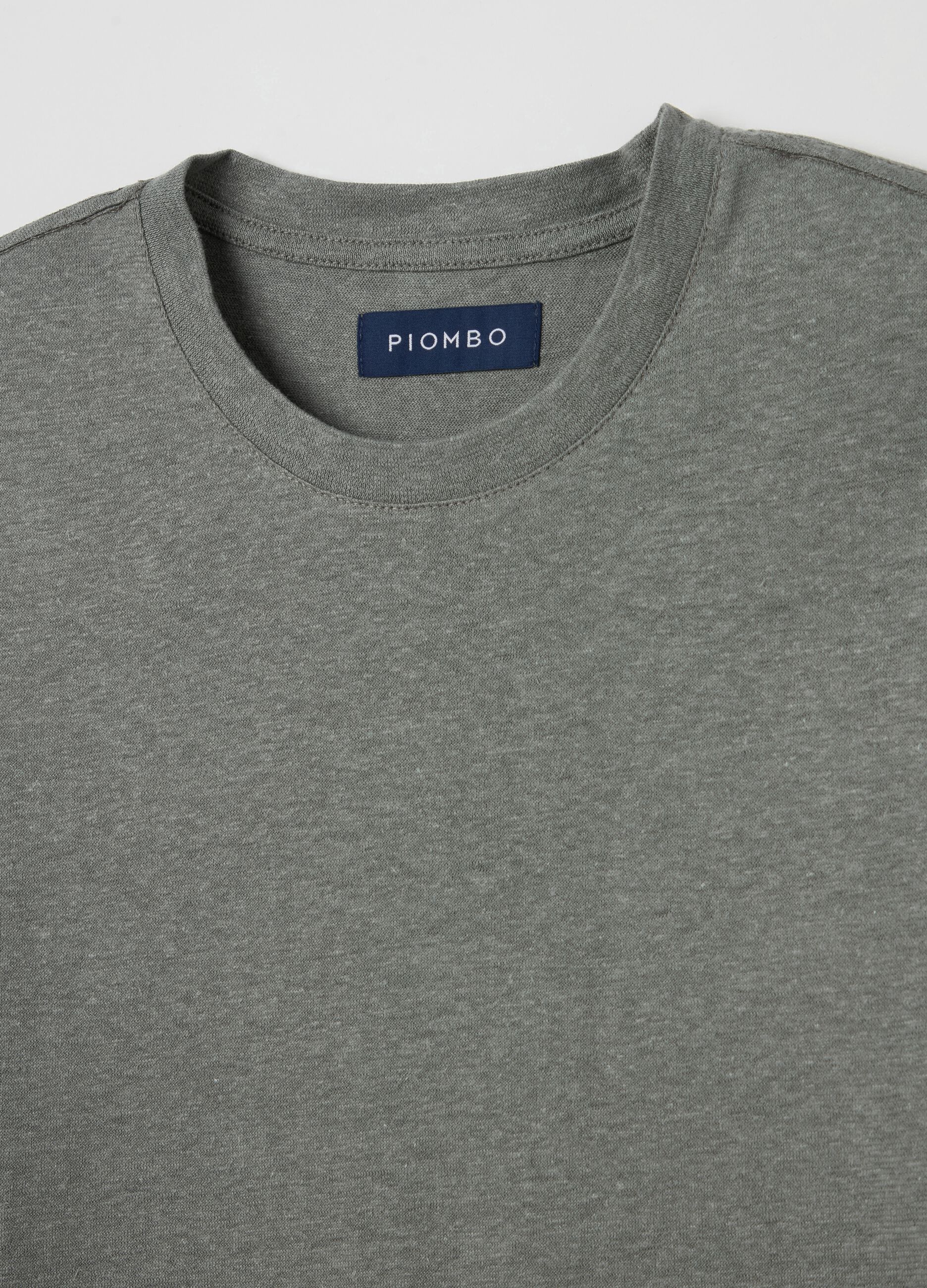T-shirt with round neck in linen and cotton