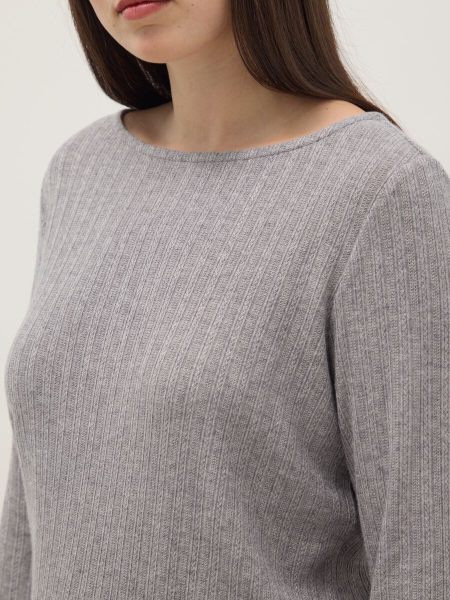 T-shirt a maniche lunghe grigia regular fit con collo a barca_3