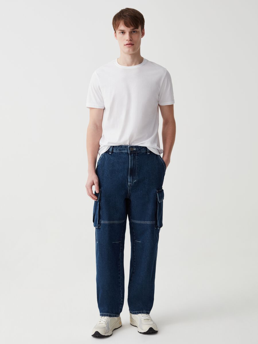 Jeans cargo wide leg con cuciture a contrasto_0