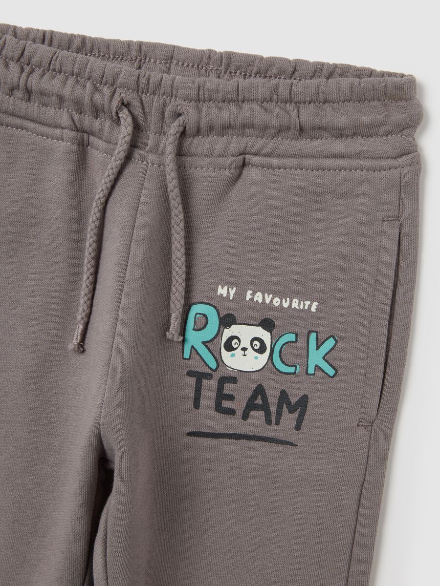 Grey regular fit cotton trousers for boys_2