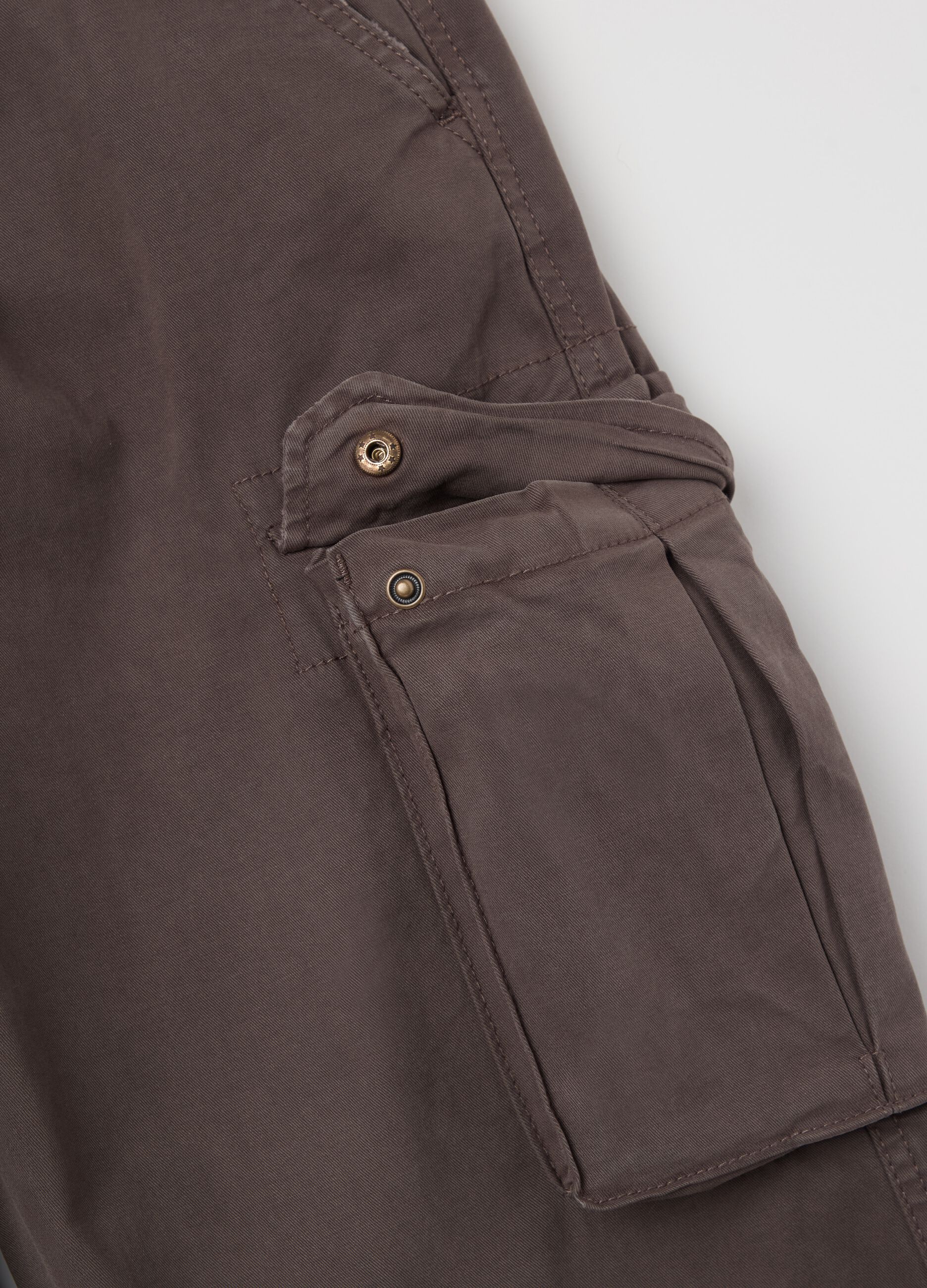 Pantaloni cargo in twill