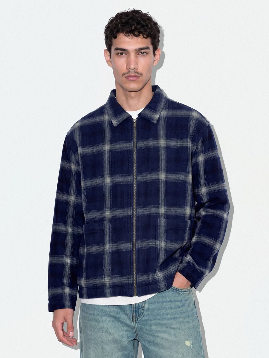 Camicia cropped blu in puro cotone a quadri con zip over fit_0