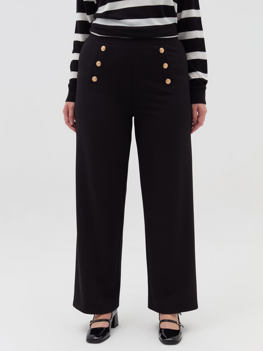 Pantalone ampio con bottoni lavorati_1