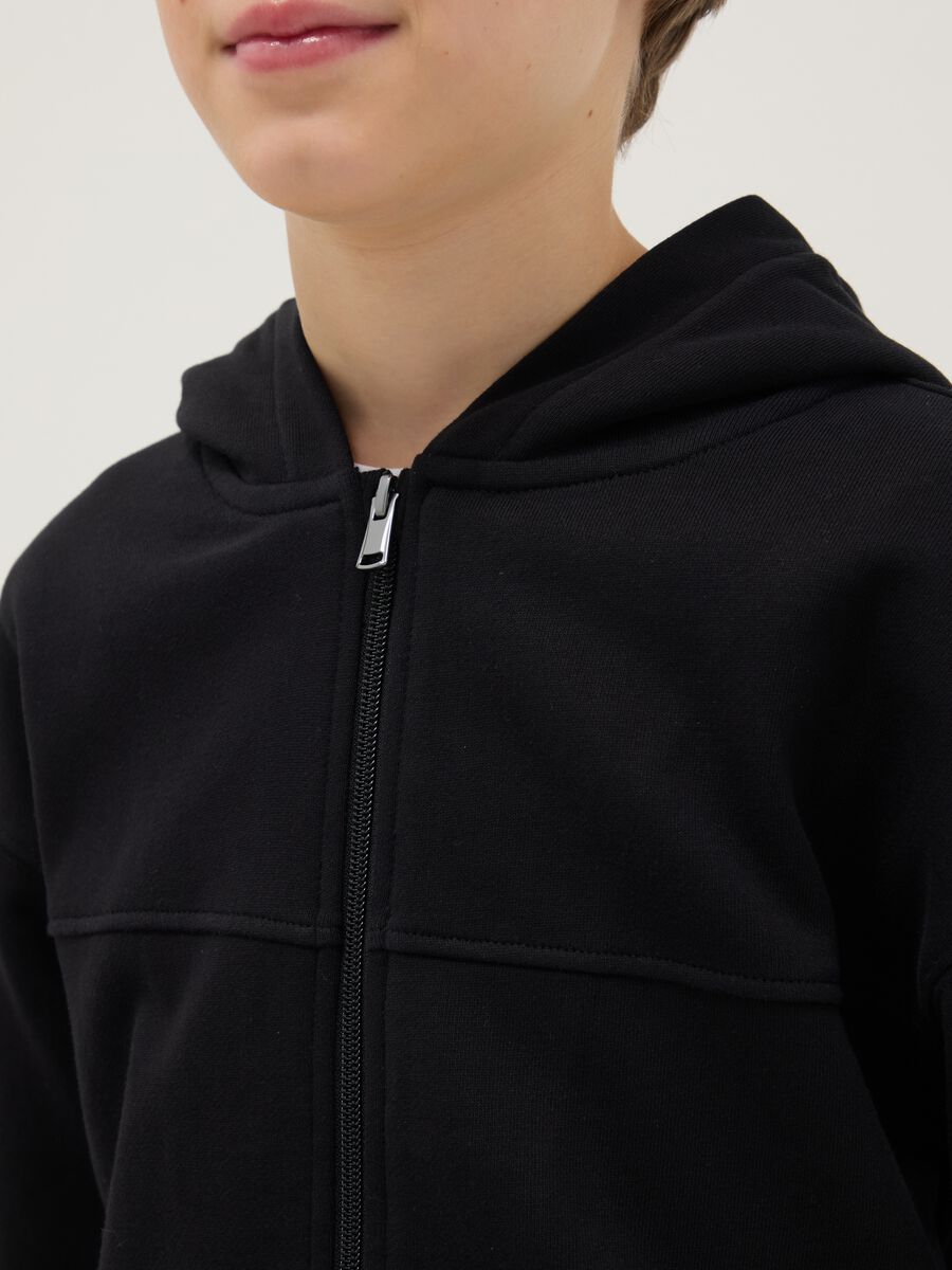 Felpa nera per ragazzo in puro cotone vestibilit&agrave; over con cappuccio e zip_2