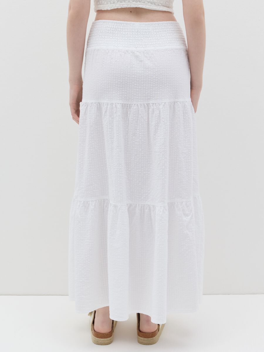 Long white tiered skirt in seersucker_3