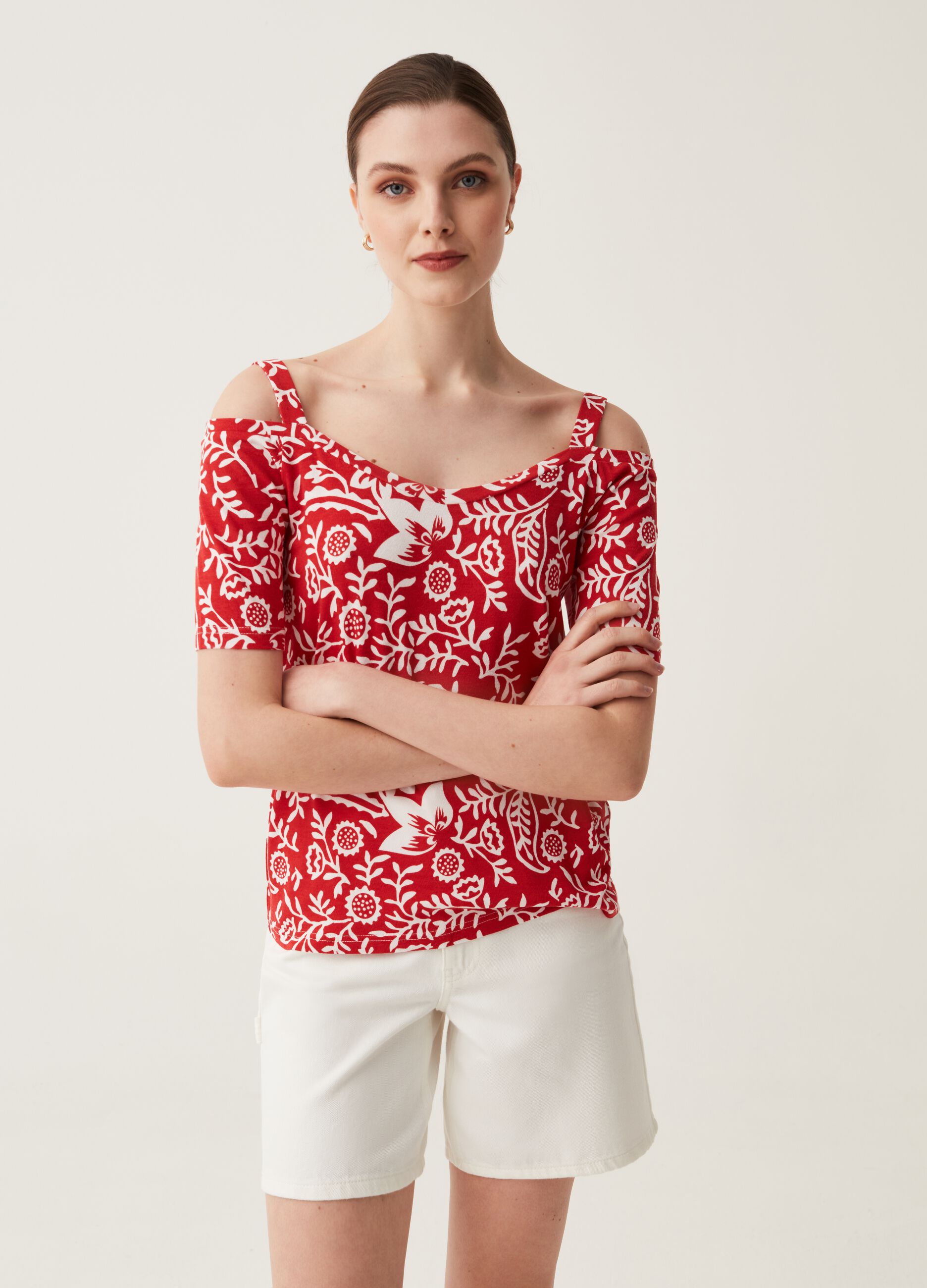 T-shirt con spalle scoperte stampa all-over_0