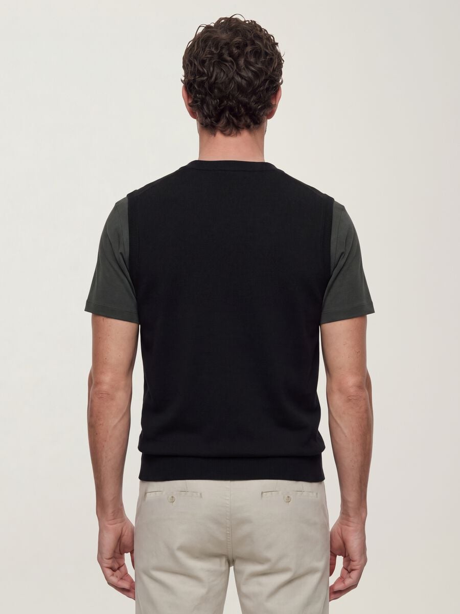 Black viscose-blend waistcoat with deep V-neck, regular fit_3